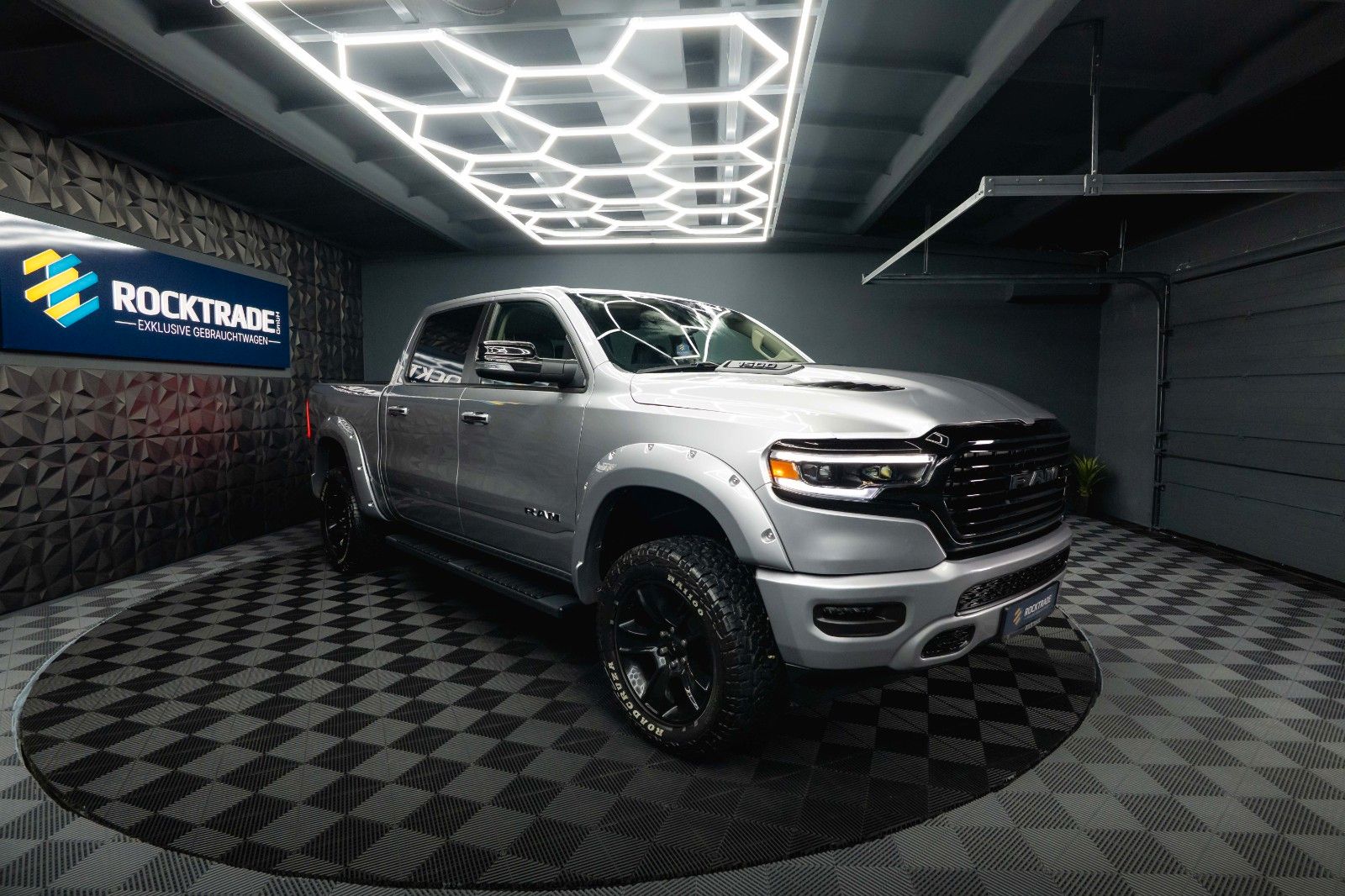 Fahrzeugabbildung Dodge RAM 5.7 V8 HEMI 4x4 LARAMIE LPG Offroad Bodylift