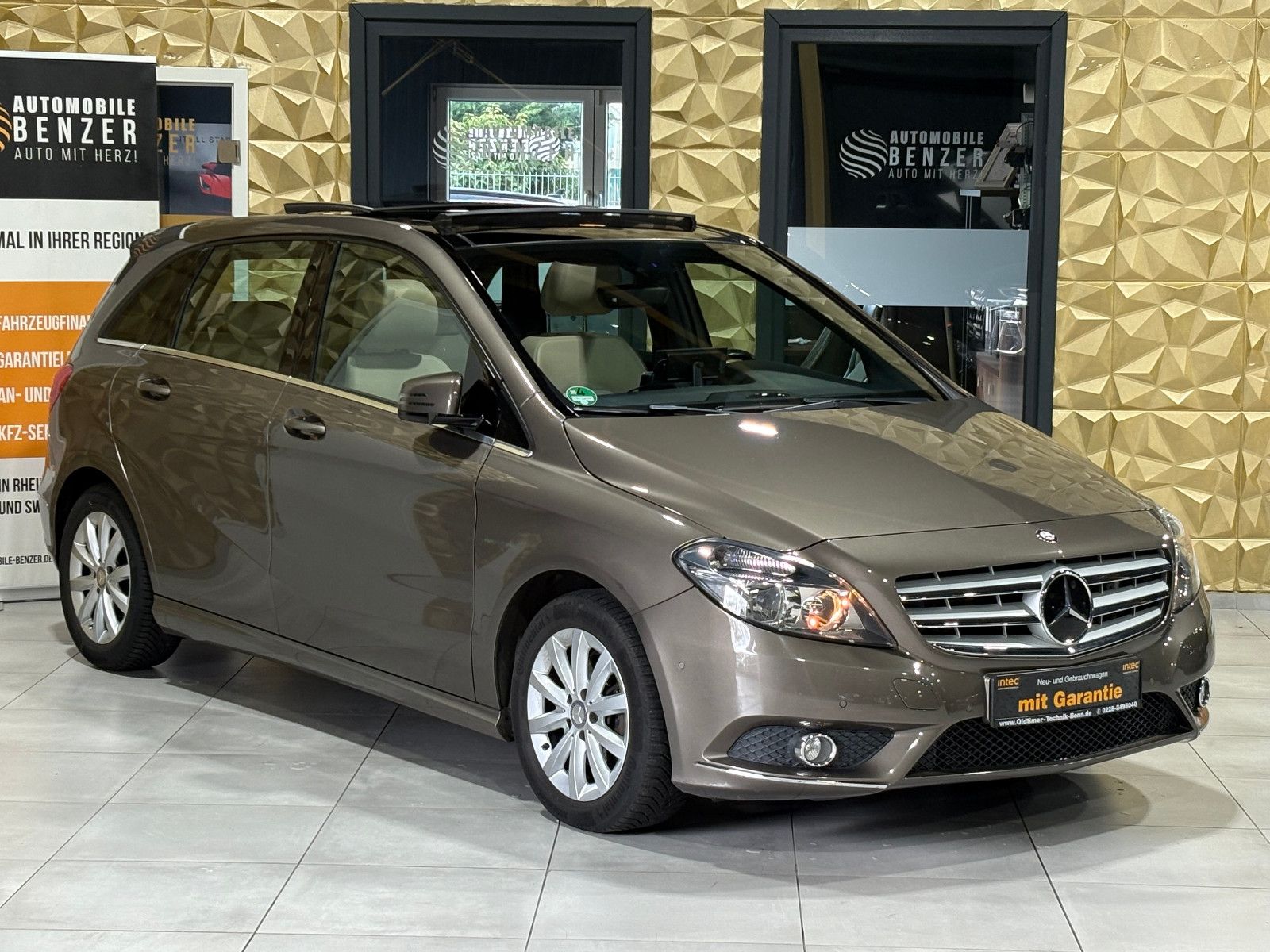 Fahrzeugabbildung Mercedes-Benz B 200/PANO/MEMORY/KLIMA/CAR-PLAY/2.HAND/KAMERA