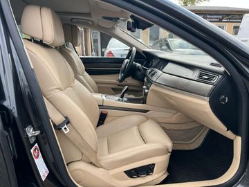 BMW 750 - 2