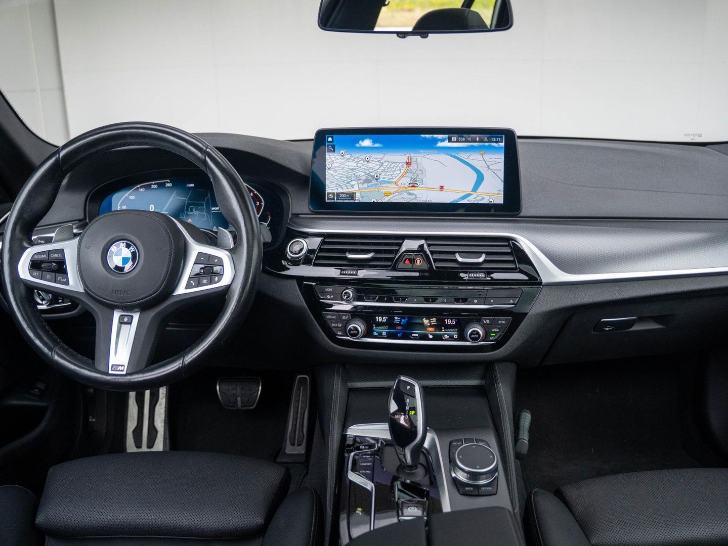 BMW 530 5 Serie Touring 530i xDrive | M Sportpaket | imagem 3