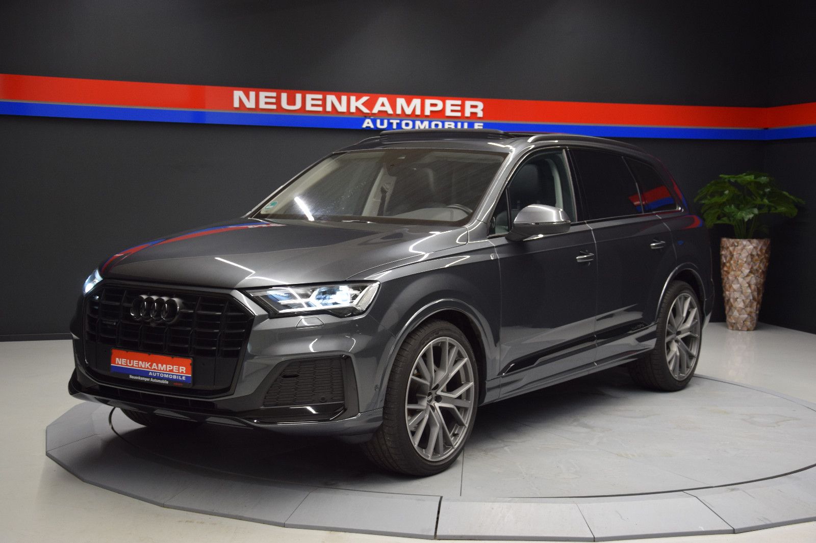 Fahrzeugabbildung Audi Q7 50 TDI quattro S line Pano Luft Massage 22"