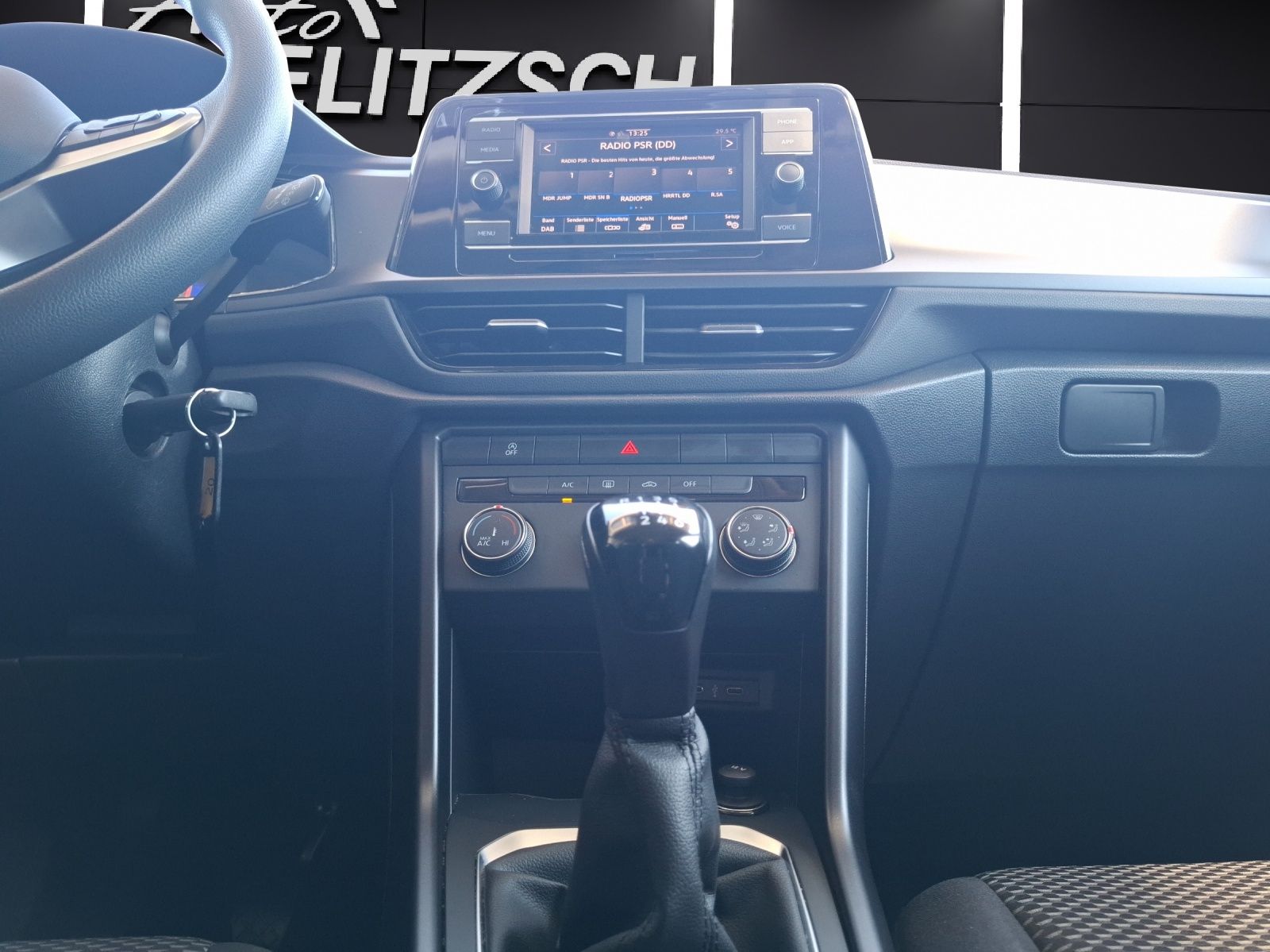 Fahrzeugabbildung Volkswagen T-Roc TSI LED AHK AID LANE Assist