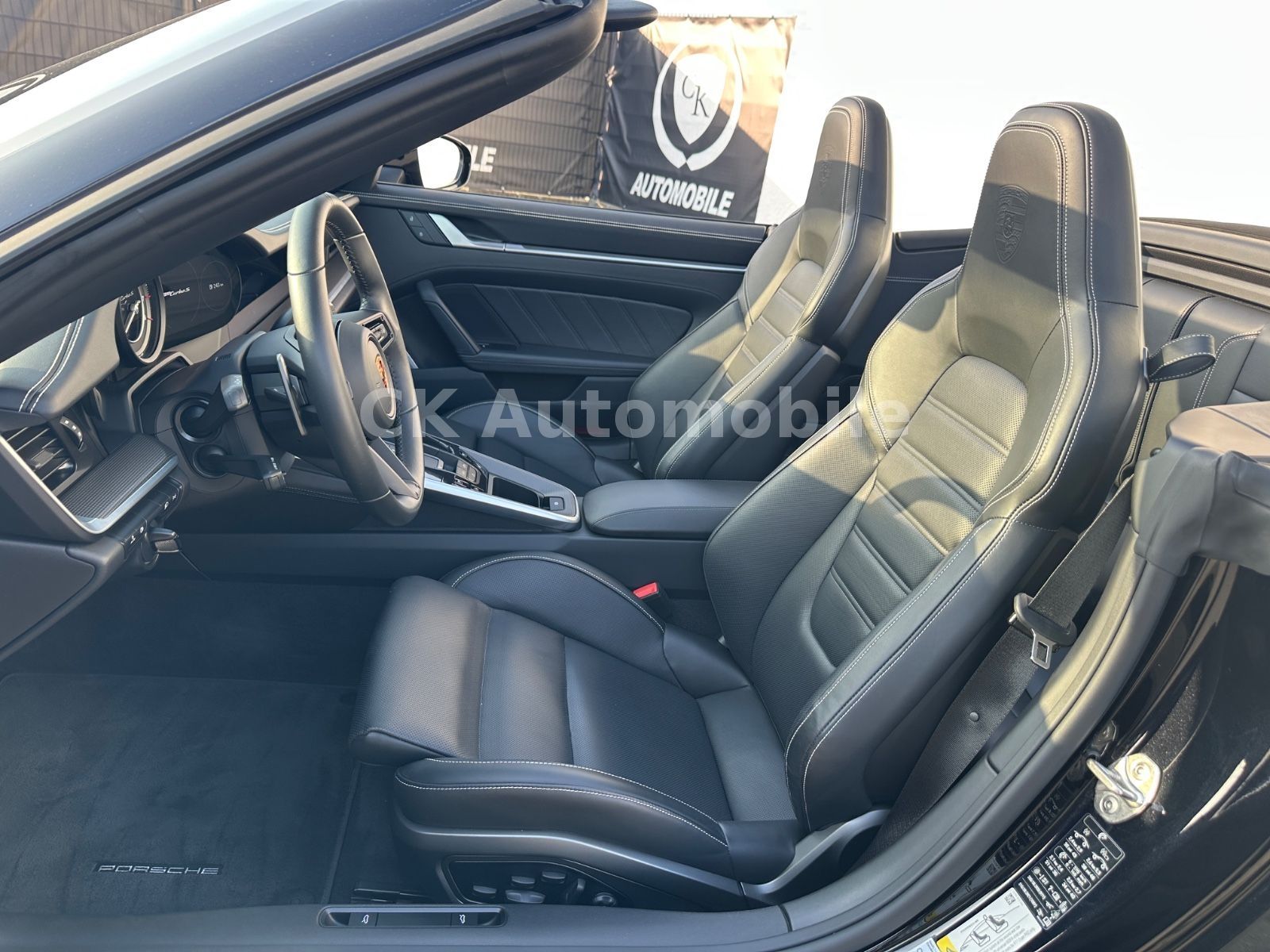 Fahrzeugabbildung Porsche 911 Turbo S Cabriolet Sport-Chrono/360°/ACC/LED