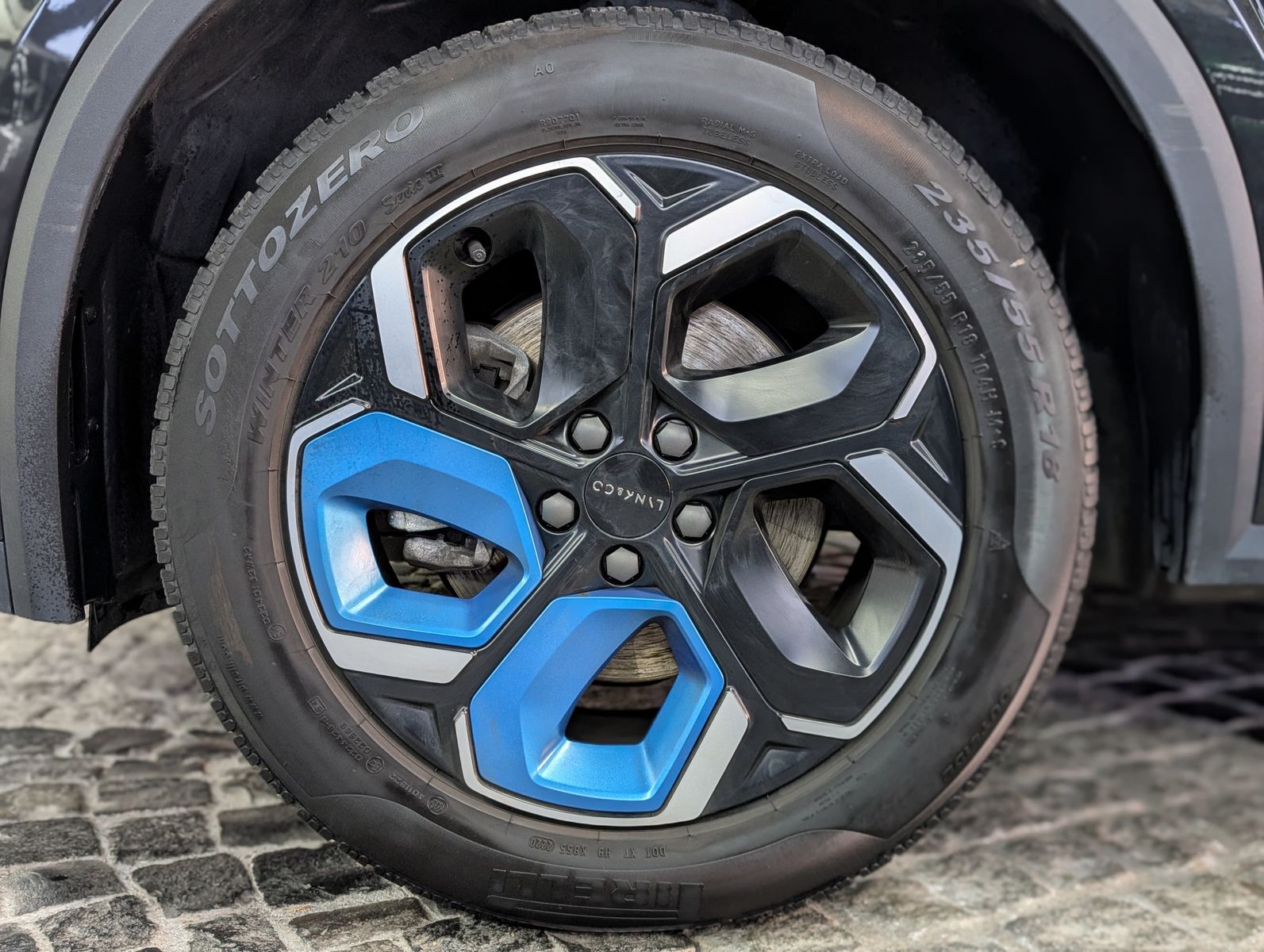 Fahrzeugabbildung Lynk&Co 01 1.5 T HEV ACC PANO APP LED KAM MEMO SHZ 24TKM