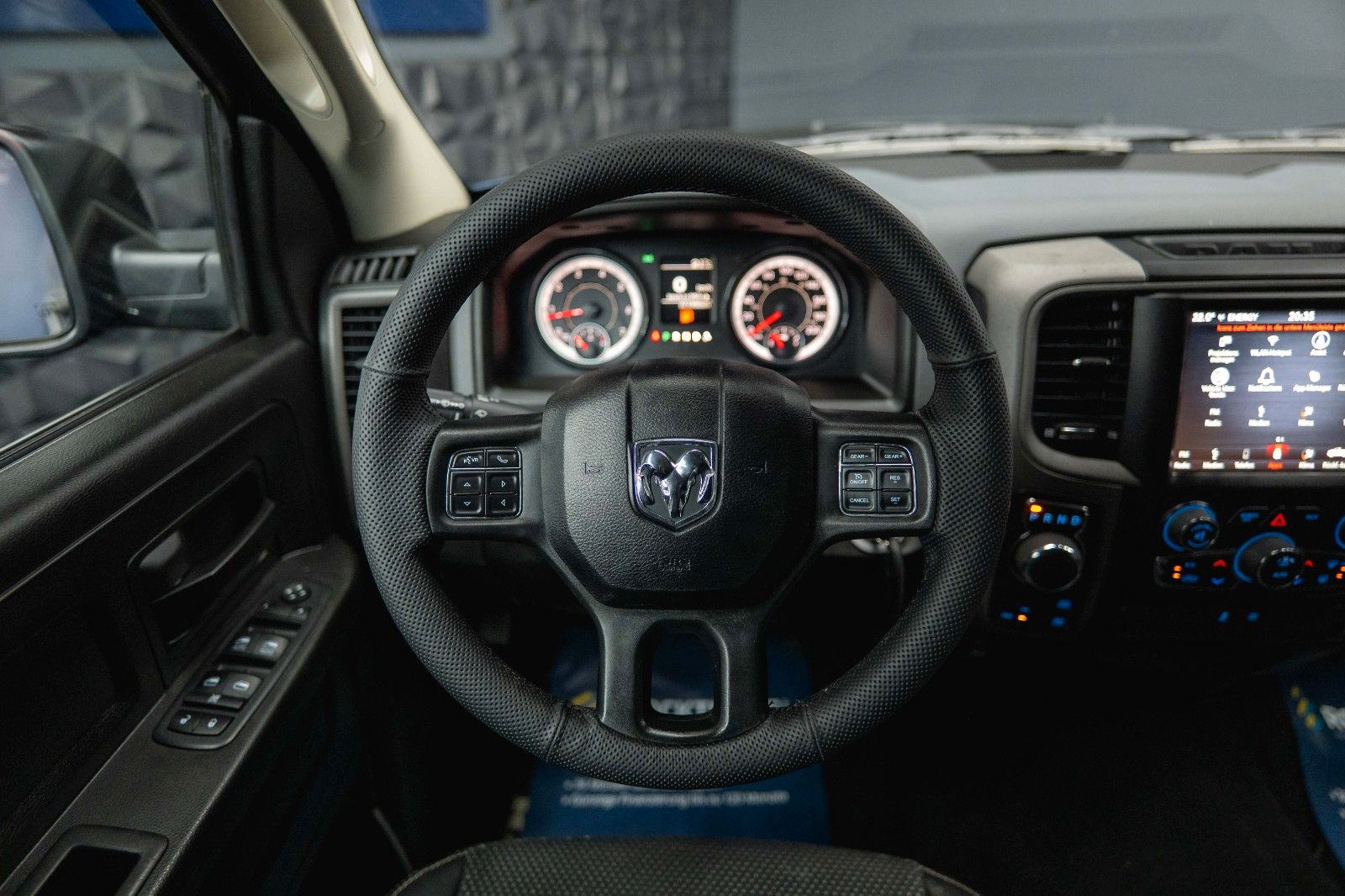 Fahrzeugabbildung Dodge RAM 5.7 V8 HEMI 4x4 OFFROAD Night-Paket *LED*AHK