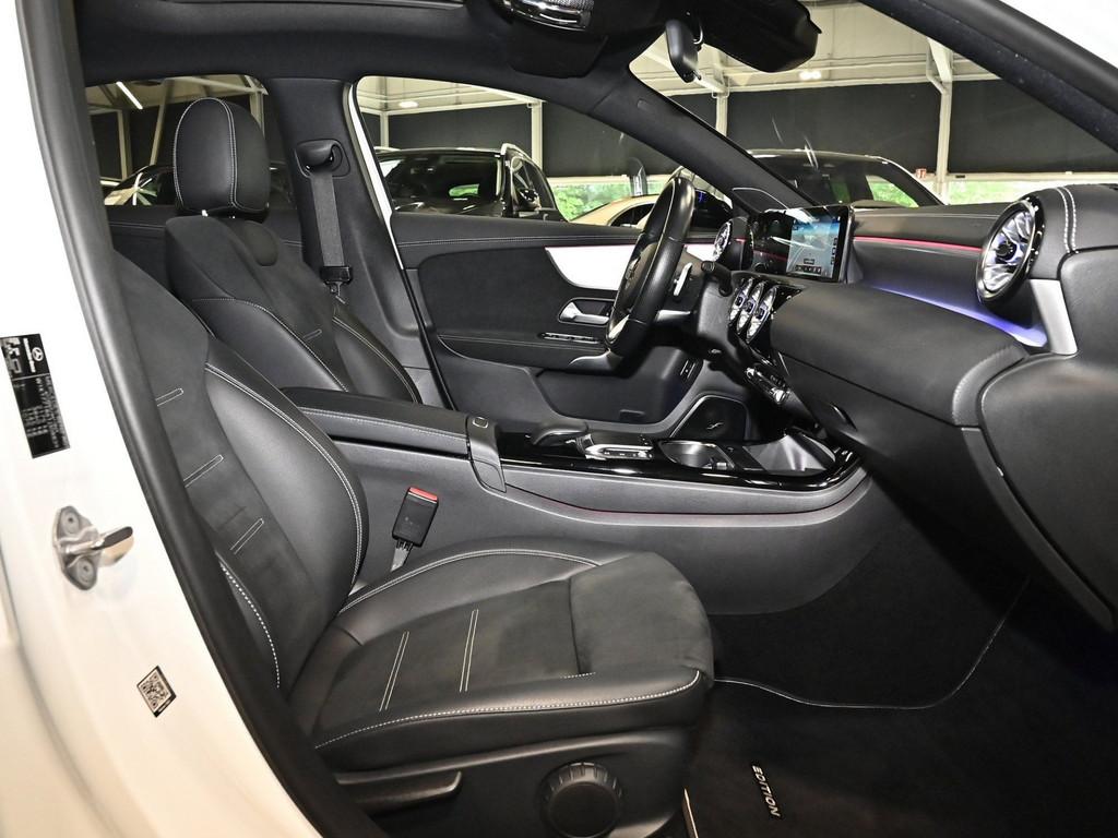 Mercedes-Benz A 250 e Lim AMG Line NIGHT PANO LED NAVI KAMERA