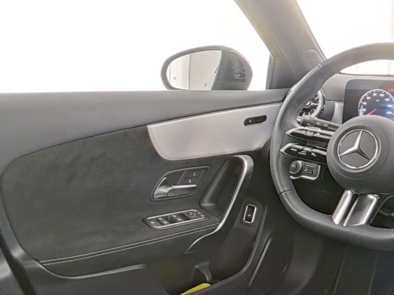 Fahrzeugabbildung Mercedes-Benz A 250 e AMG Special Edition+Night+11kW+Totw+Kam