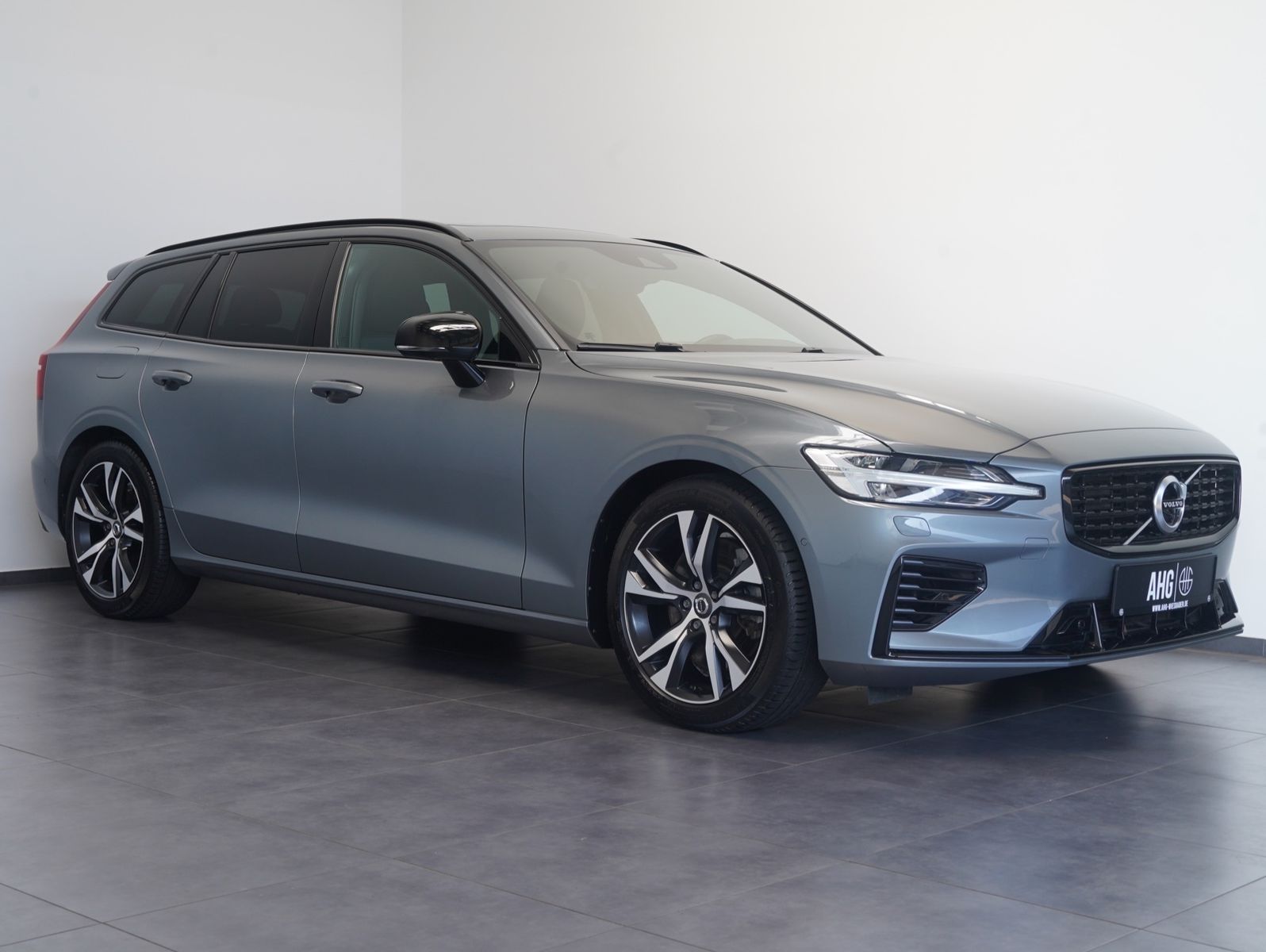 Fahrzeugabbildung Volvo V60 T6 AWD Recharge Plug-In R Design INTELLISAFE