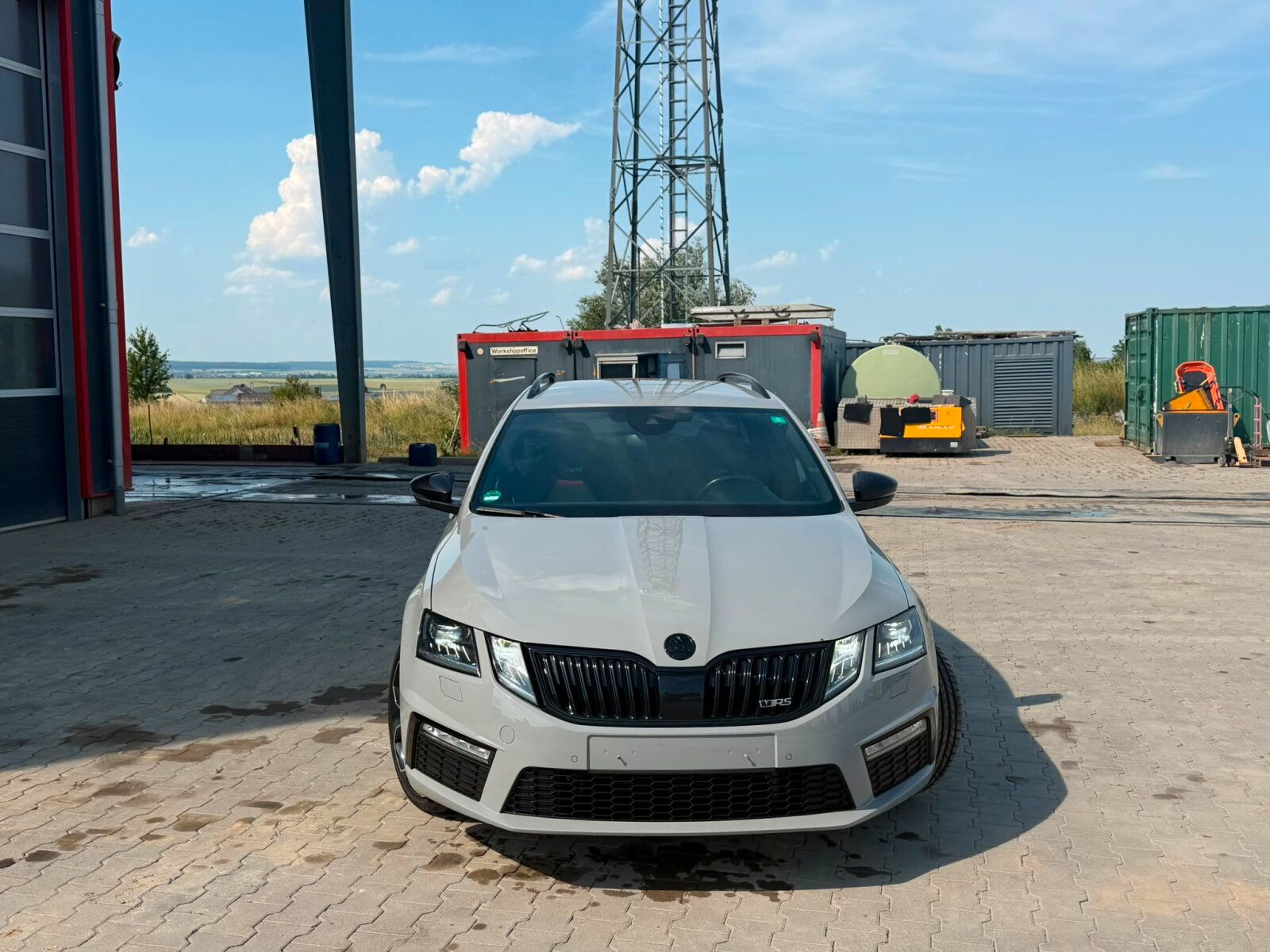 Fahrzeugabbildung SKODA OCTAVIA RS / 4x4 / NAVI