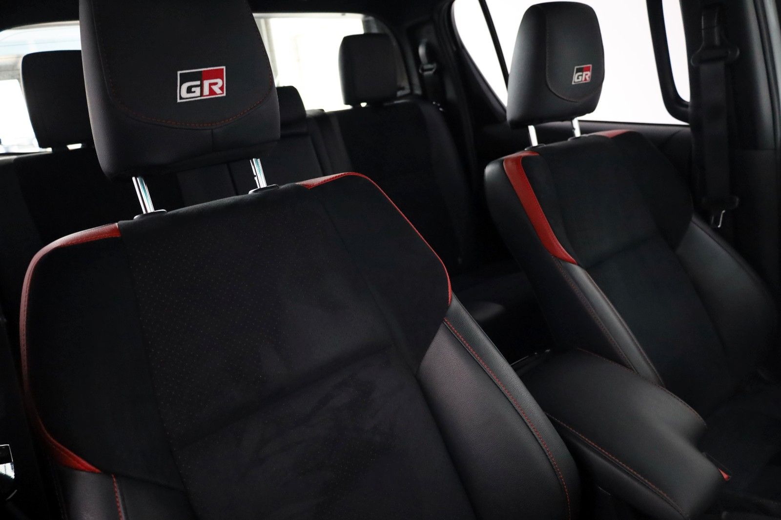 Fahrzeugabbildung Toyota Hilux 2.8 D-4D GR Sport,Alcantara,ACC,Rollo, AHK