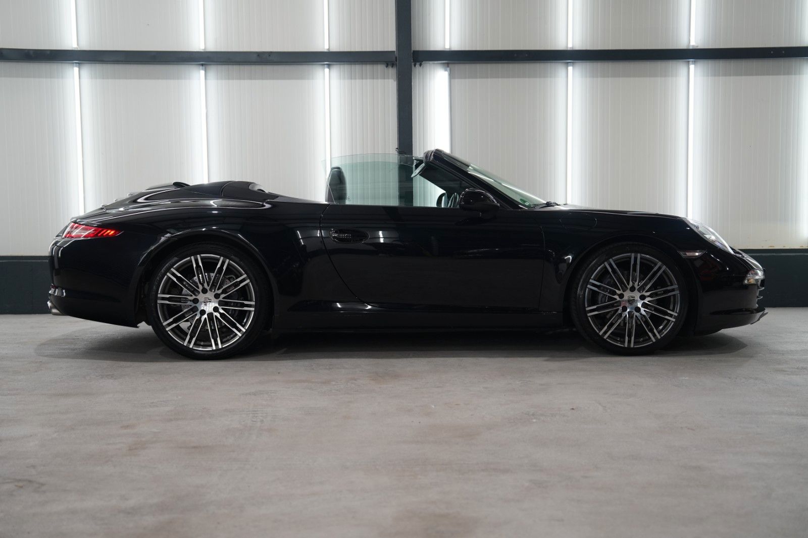 Fahrzeugabbildung Porsche 911 Carrera Cabriolet Black Edition Sport-Chrono