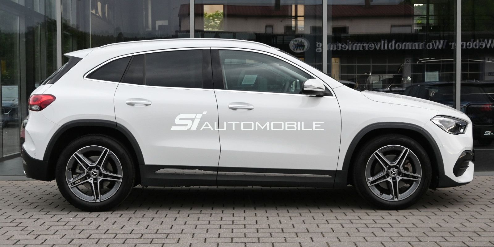 Fahrzeugabbildung Mercedes-Benz GLA 250 DCT AMG Line °DISTRONIC°HUD°STANDHEIZUNG