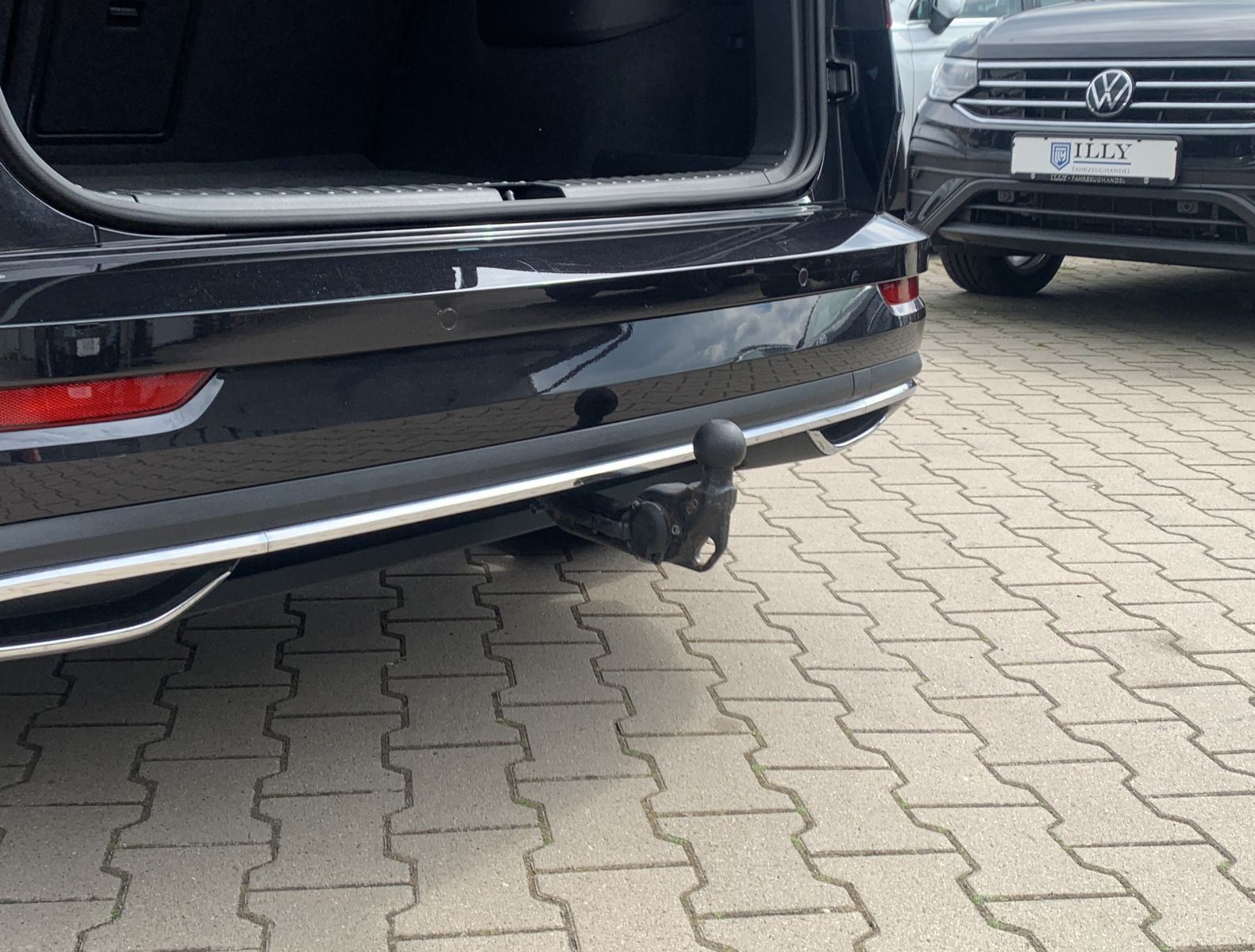 Fahrzeugabbildung SKODA Karoq 2.0 TDI*Sportline*4x4*AHK*Pano*Cam*CANTON*