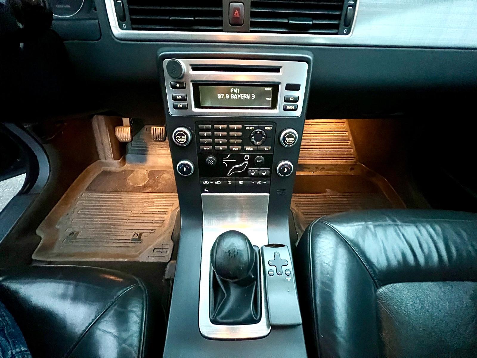 Volvo V70 2008 — photo 28