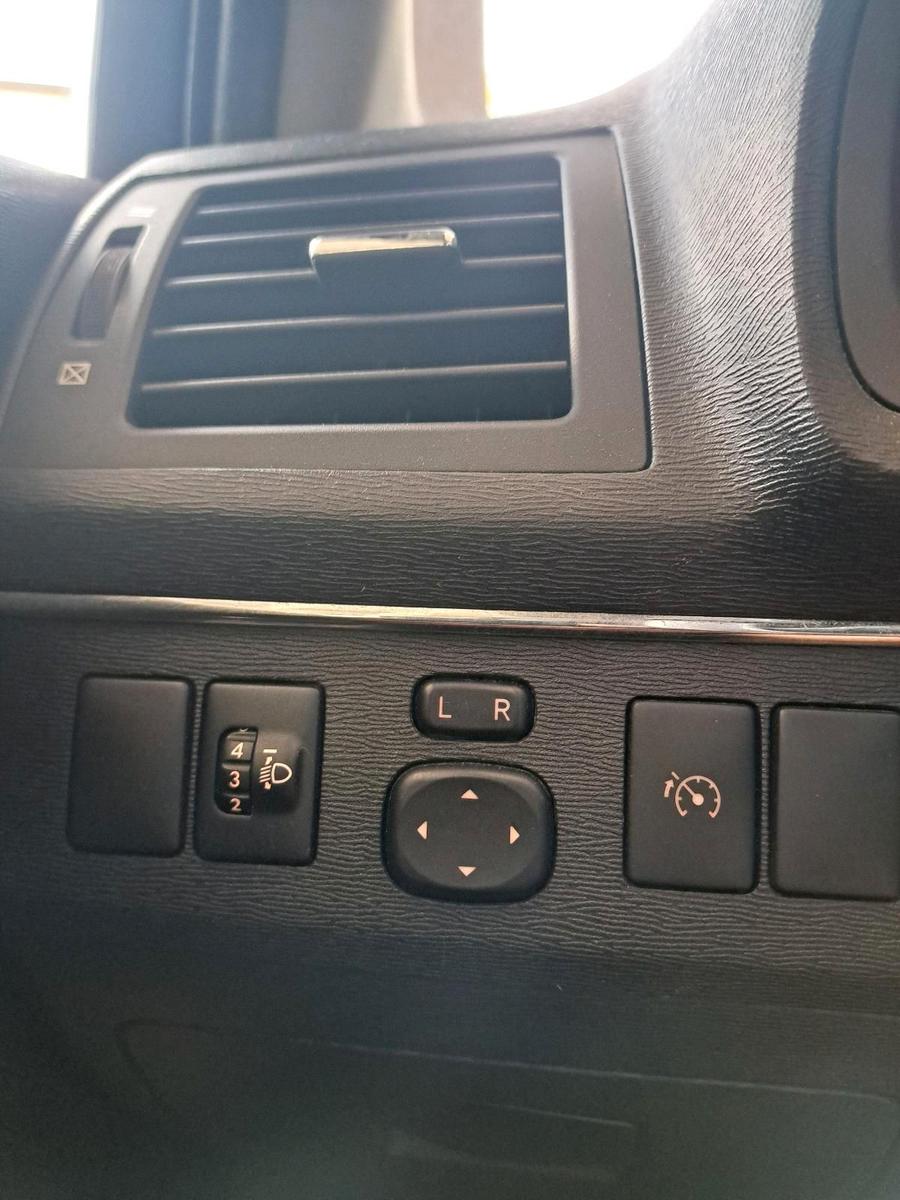 Toyota Avensis 2011 — photo 8