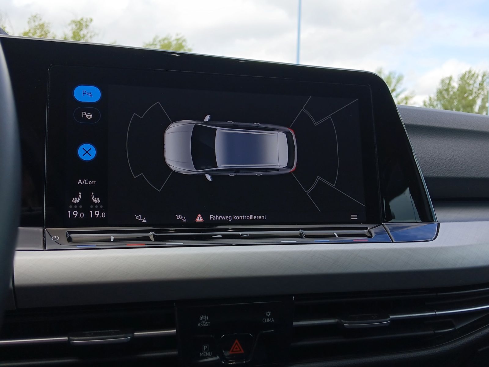 Fahrzeugabbildung Volkswagen Golf VIII Variant TDI Life LED Navi AID ACC Park
