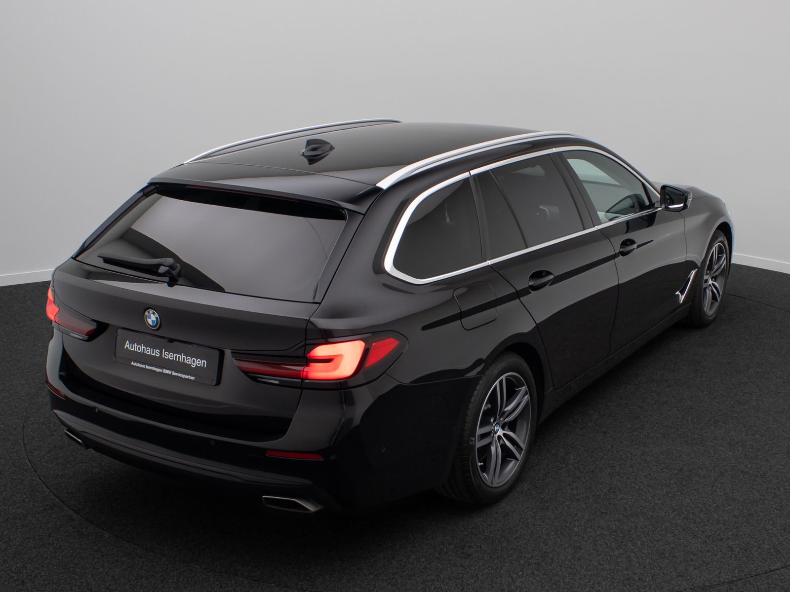 Fahrzeugabbildung BMW 530d xD ACC HUD DAB Kamera AHK Alarm H/K Sport
