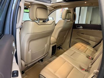 Jeep Grand Cherokee - 11