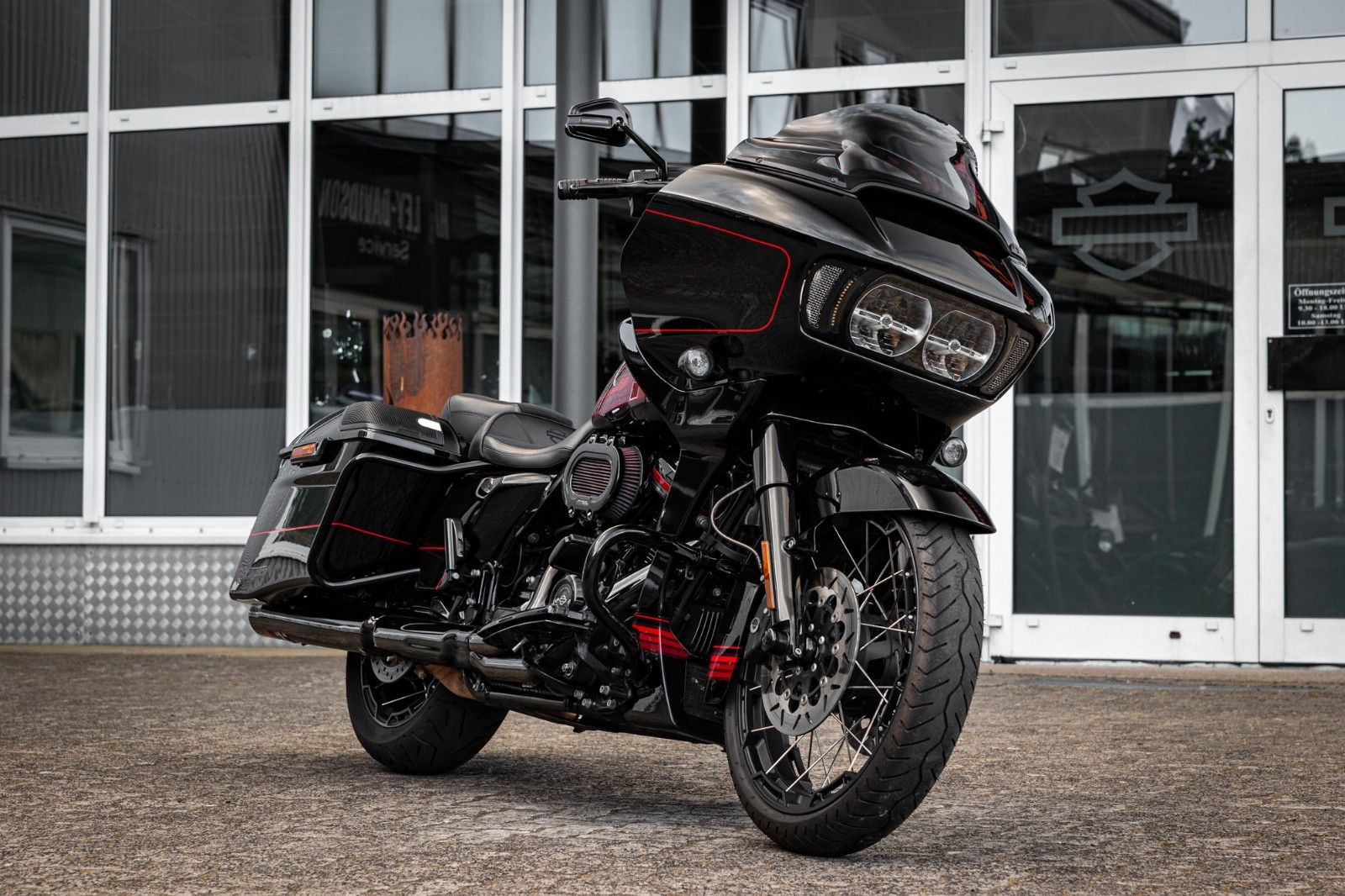Fahrzeugabbildung Harley-Davidson CVO ROAD GLIDE 117 FLTRXSE - JEKILL&HYDE