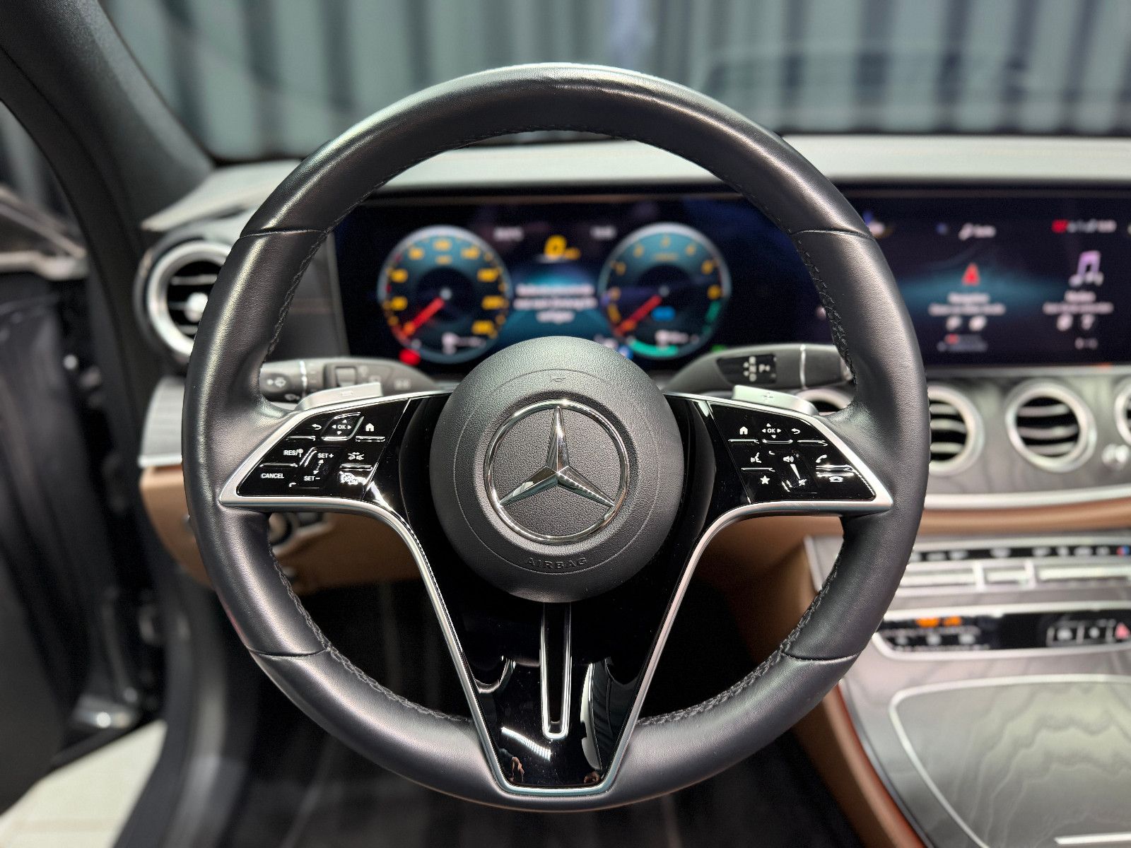 Fahrzeugabbildung Mercedes-Benz E 300 de T-Modell |BURMESTER|MULTIBEAM-LED