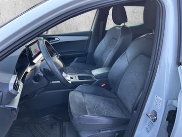 Seat Leon 1.5 eTSI FR AHK+Kam.+KeyLess+LED+Navi+Pano