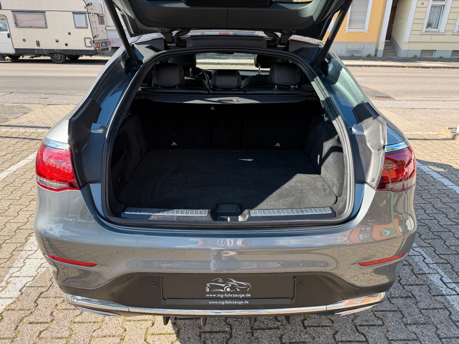 Fahrzeugabbildung Mercedes-Benz GLC 400 COUPE  4-MATIC AMG LINE LEDER SD STANDH.