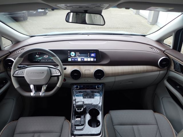 Fahrzeugabbildung DFSK Forthing 4 1,5T Allwetterreifen Unterbodenschutz