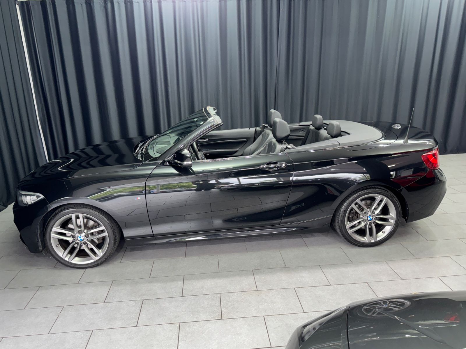 Fahrzeugabbildung BMW 220d Cabrio M Sport|LEDER|NAVI|AUTOMATIK|AHK|