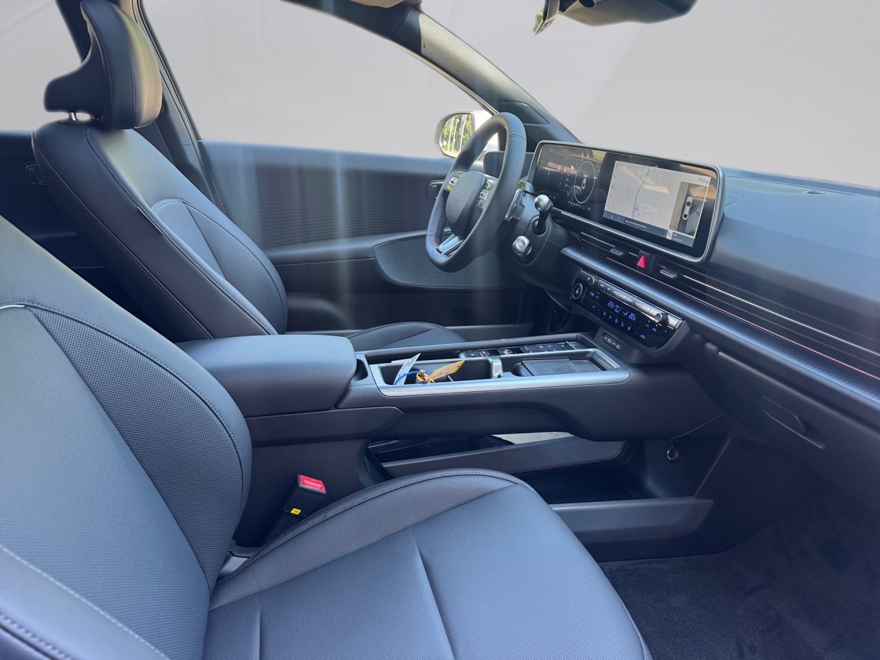 Fahrzeugabbildung Hyundai IONIQ 6 Uniq / Uniq-Paket Elektro 77,4 kWh 360