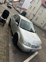 Volkswagen Bora 1.6 Benzin, Schaltgetriebe - Volkswagen Bora in Frankfurt (Main)