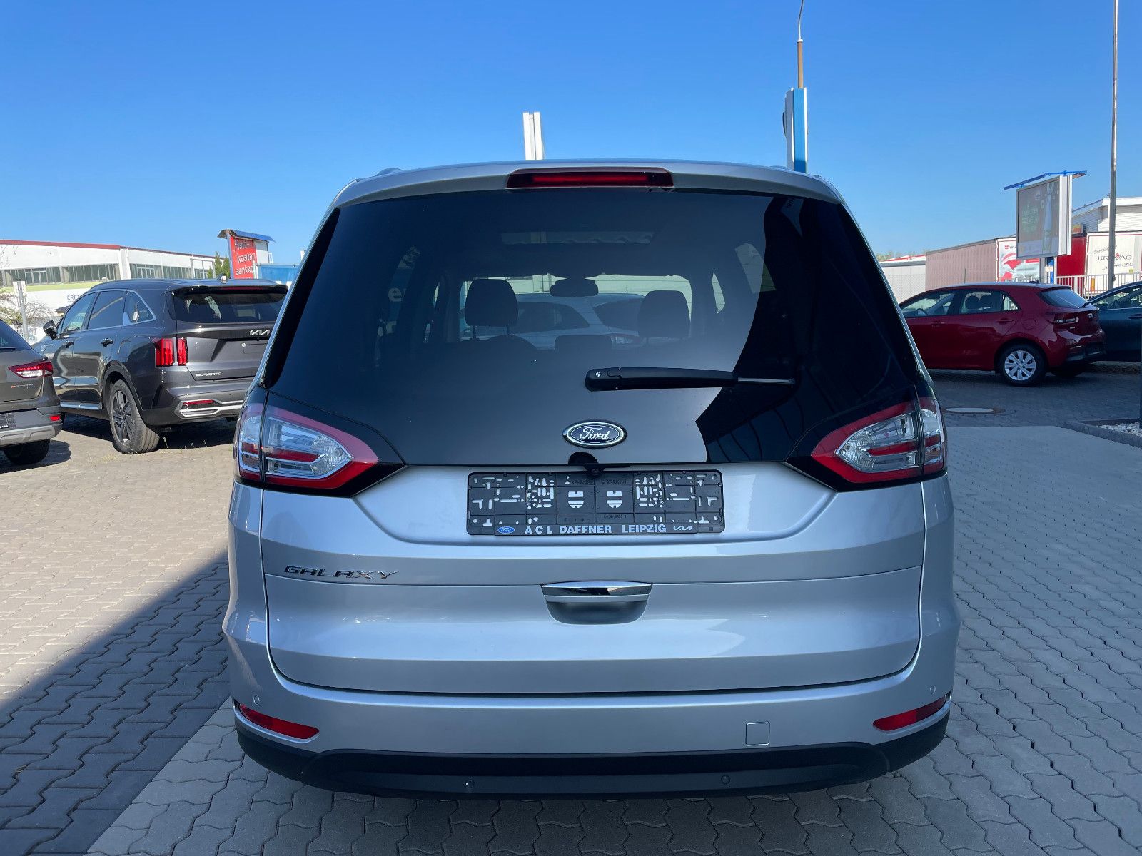 Fahrzeugabbildung Ford Galaxy Titan. AWD Panoramadach, Kamera, 7 Sitzer