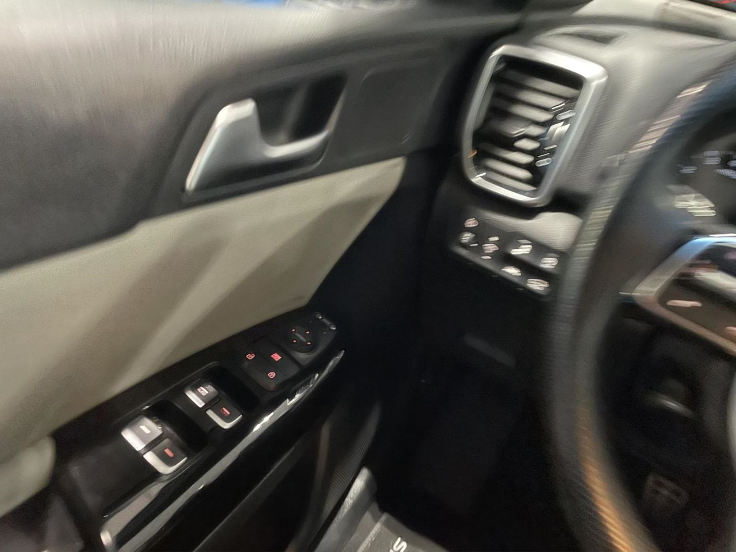 Fahrzeugabbildung Kia Sportage GT-Line 4WD Navi JBL 360 Kamera LED
