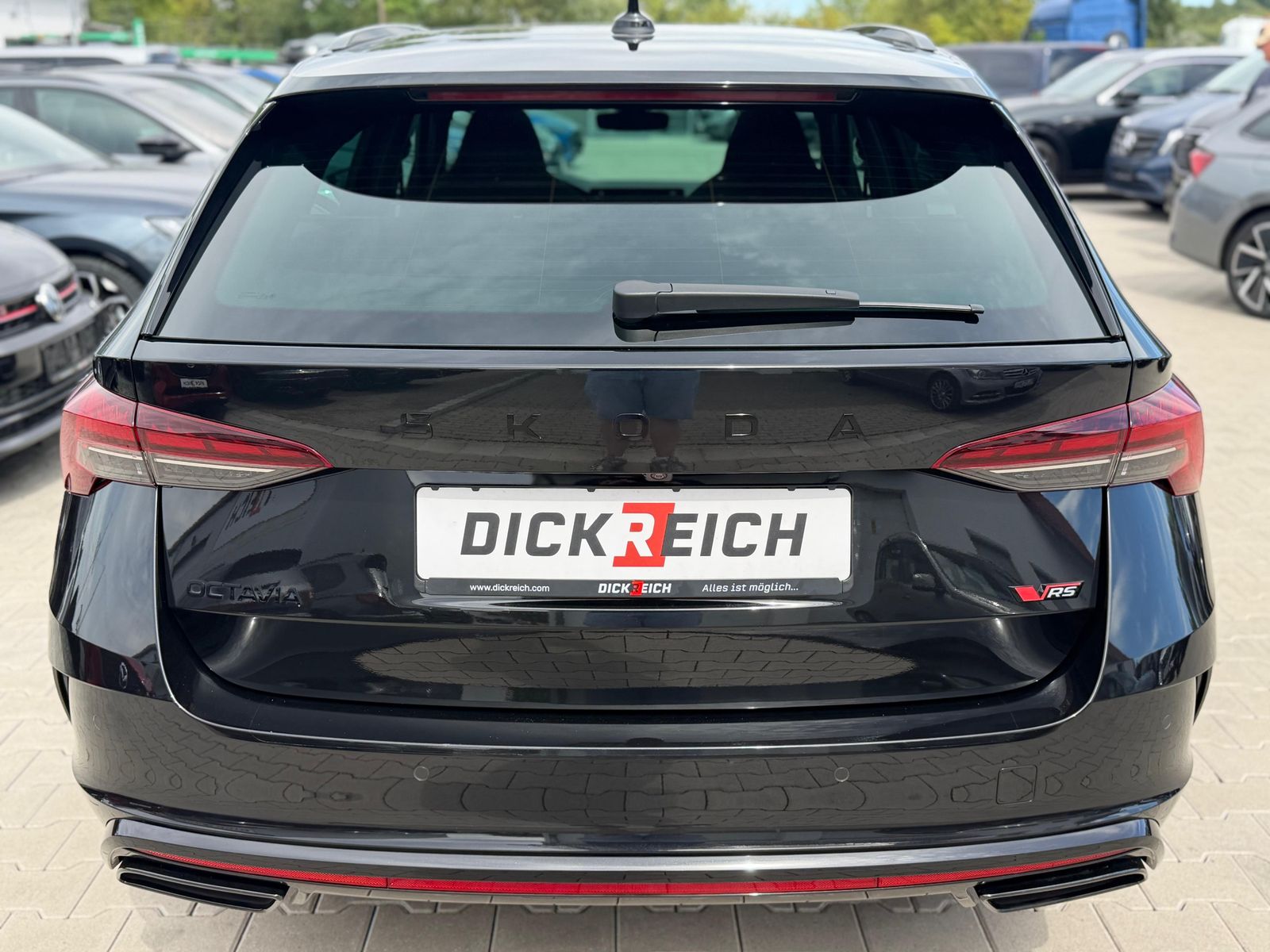 Fahrzeugabbildung SKODA Octavia 2.0 TSI 195 kW RS PANO*MATRIX*AHK*CANTON