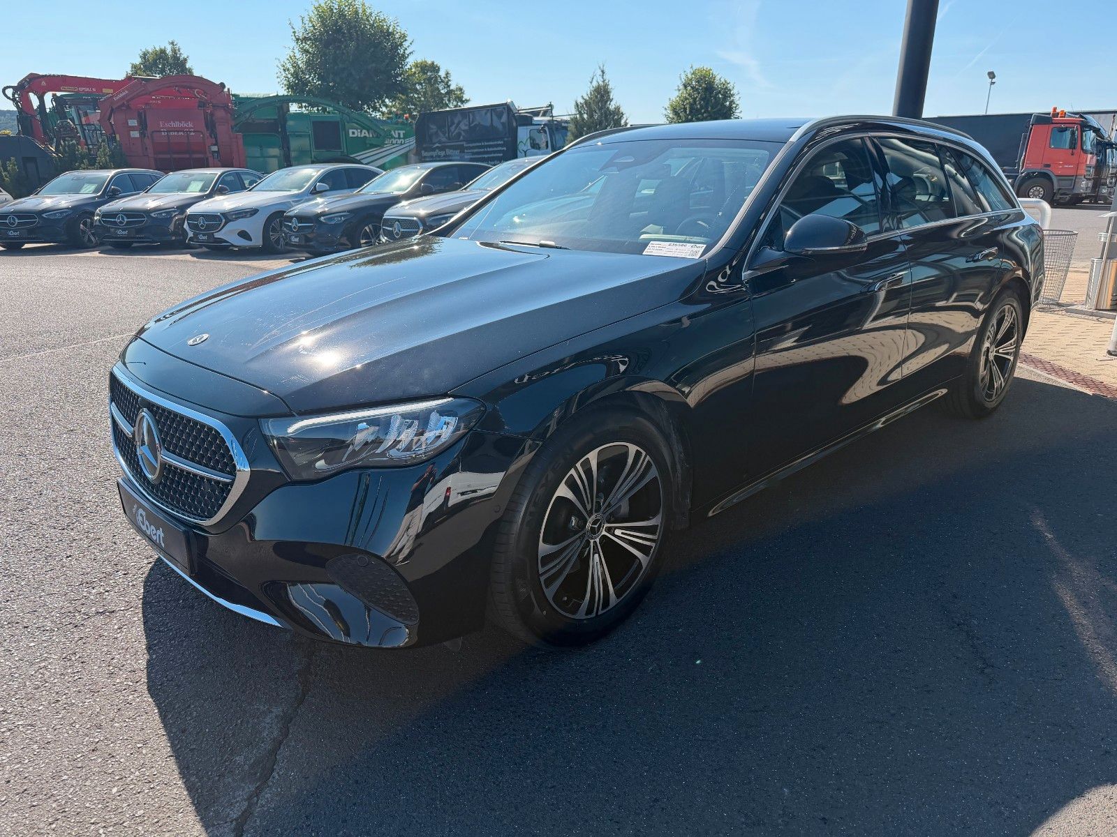 Fahrzeugabbildung Mercedes-Benz E 200 T AVANTGARDE+DISTR+MBUX+AHK+KEYL+LED+TOTW+