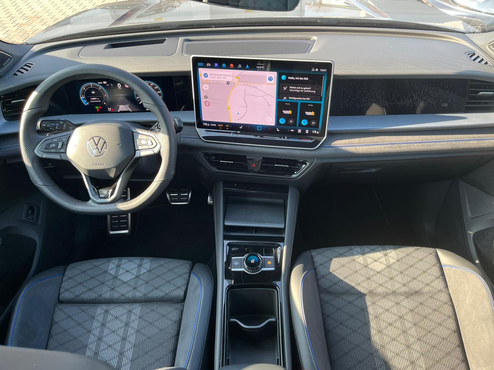 Fahrzeugabbildung Volkswagen Tayron 2.0 TDI 4M R-Line BLACK*7Si*MATRIX*PANO