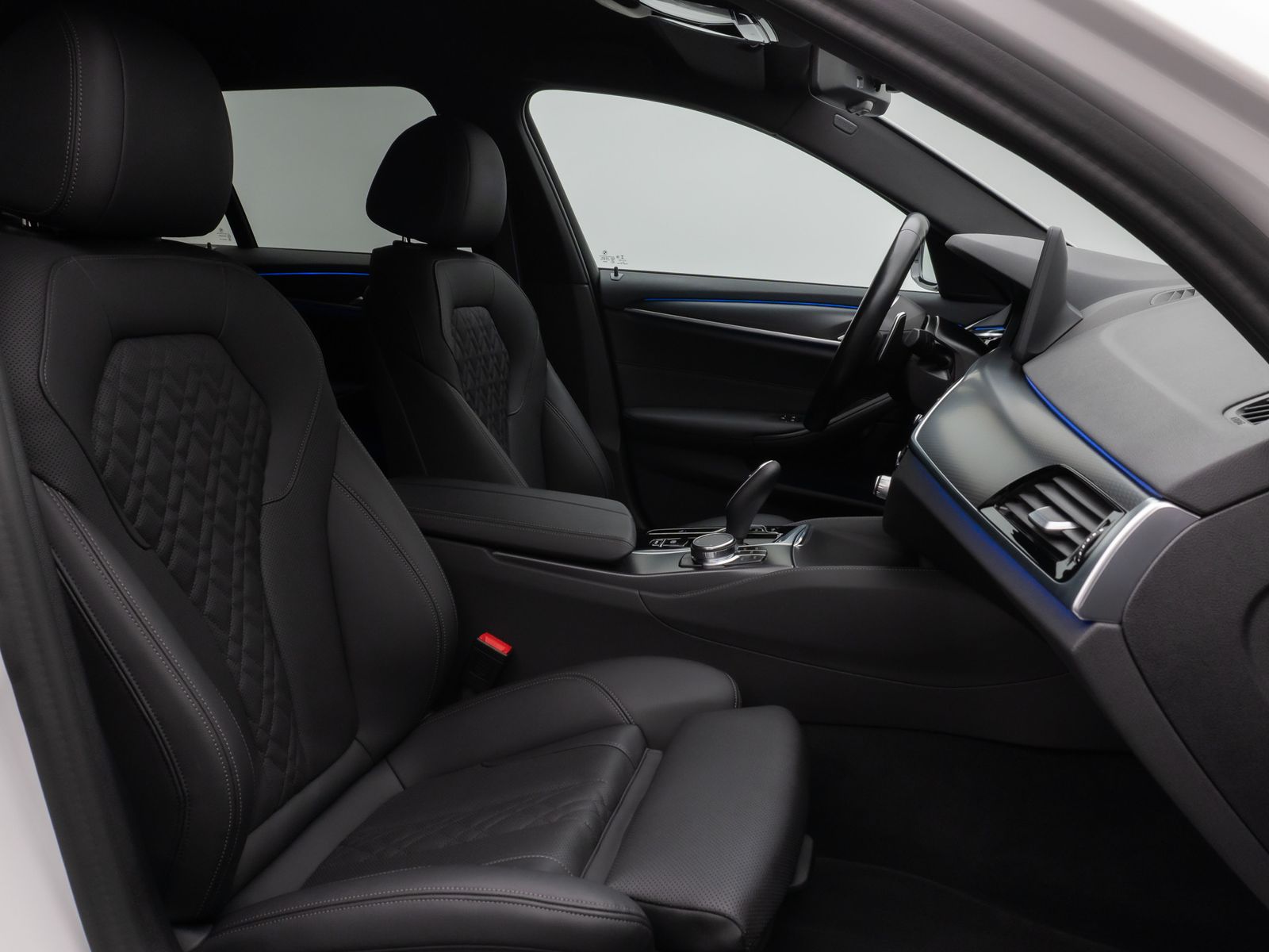 Fahrzeugabbildung BMW 530d M Sportpaket Pro Kamera DAB HiFi Alarm AHK