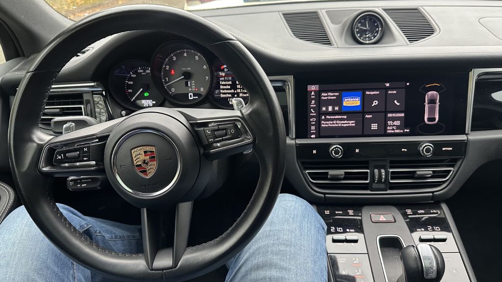 PORSCHE Macan 2023
