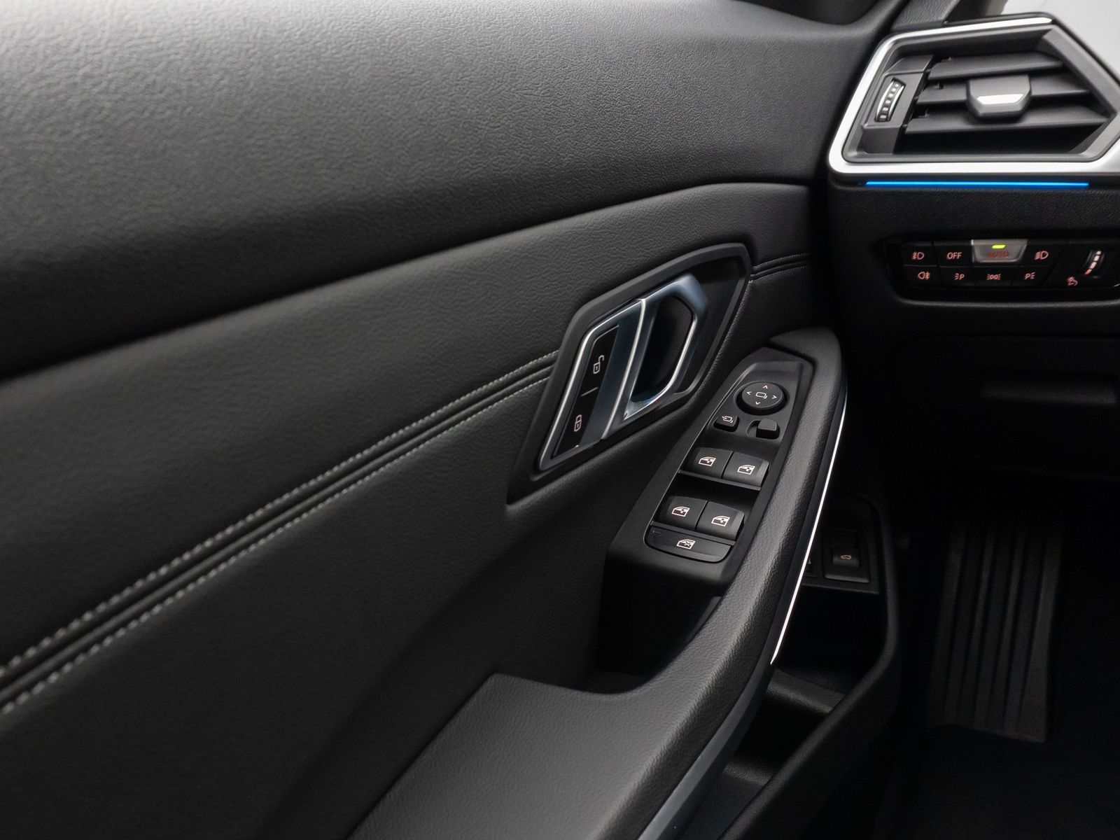 Fahrzeugabbildung BMW 330e  Sport Line Kamera DAB HiFi Komfort Alarm