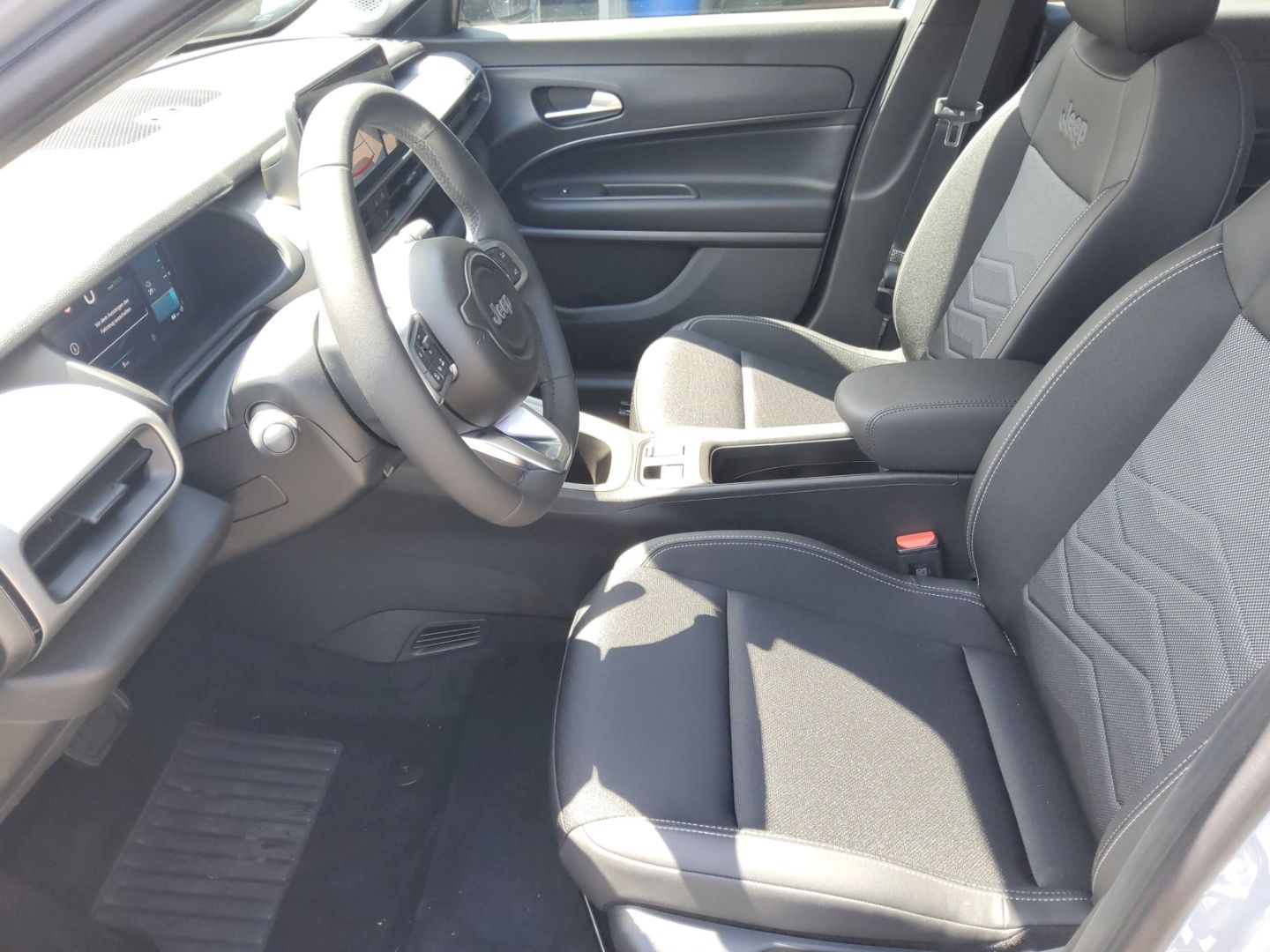 Fahrzeugabbildung Jeep Avenger Elektro Altitude, Wärmepumpe, SHZ, PDC,