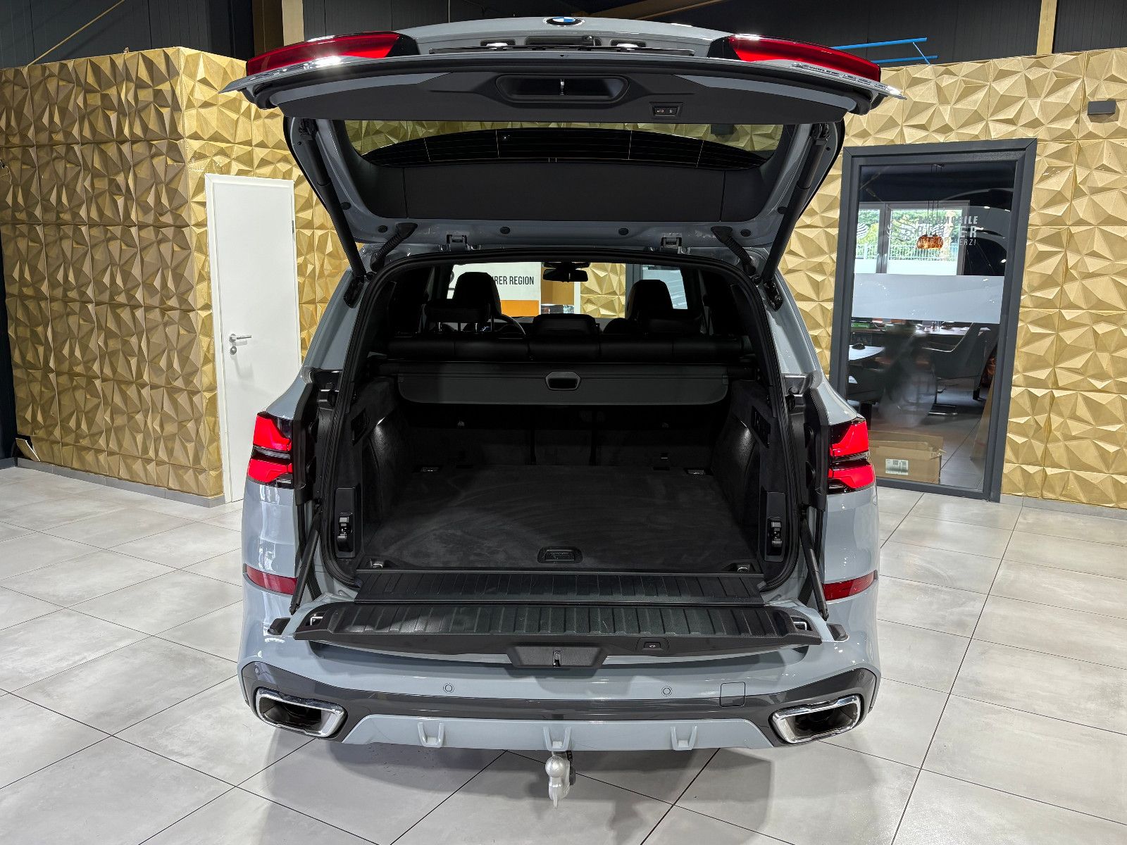 Fahrzeugabbildung BMW X5 30 d xDrive M Sport/HEAD-UP/360°/SOUND/AMBIEN