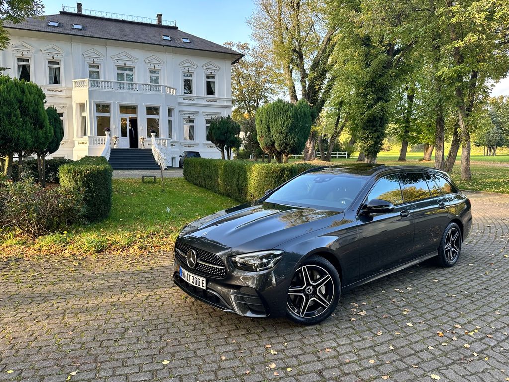 Image of Mercedes-Benz E 300