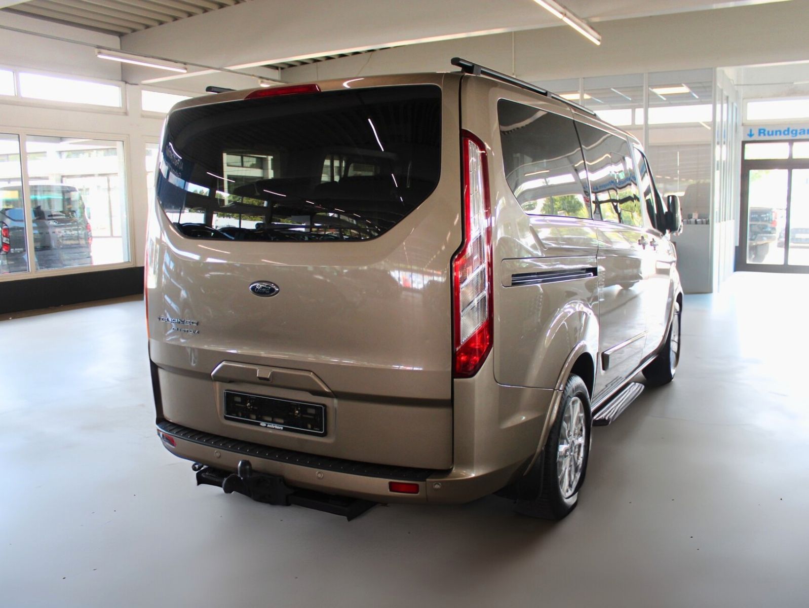 Fahrzeugabbildung Ford Tourneo Custom Titanium Aut. 8-Si STDZ LEDER AHK