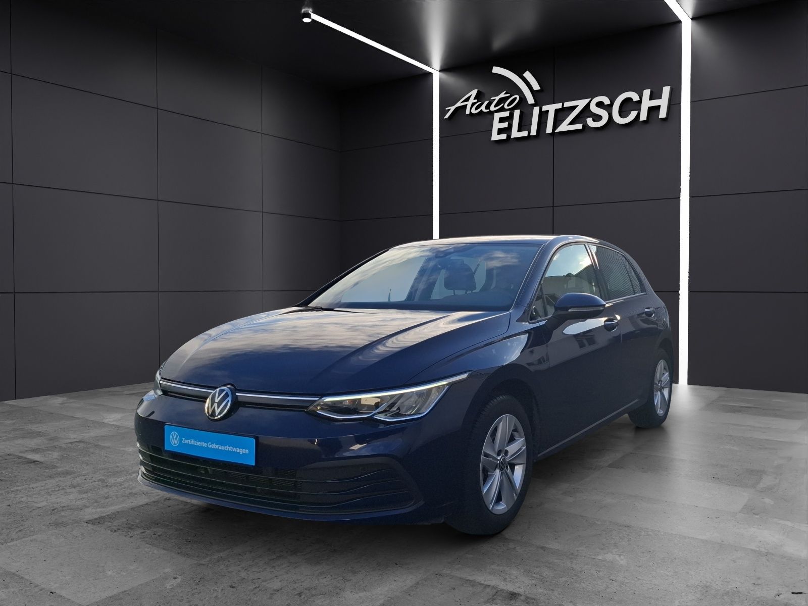 Fahrzeugabbildung Volkswagen Golf VIII TSI Life 1,99% LED ACC AID NAVI PDC SH