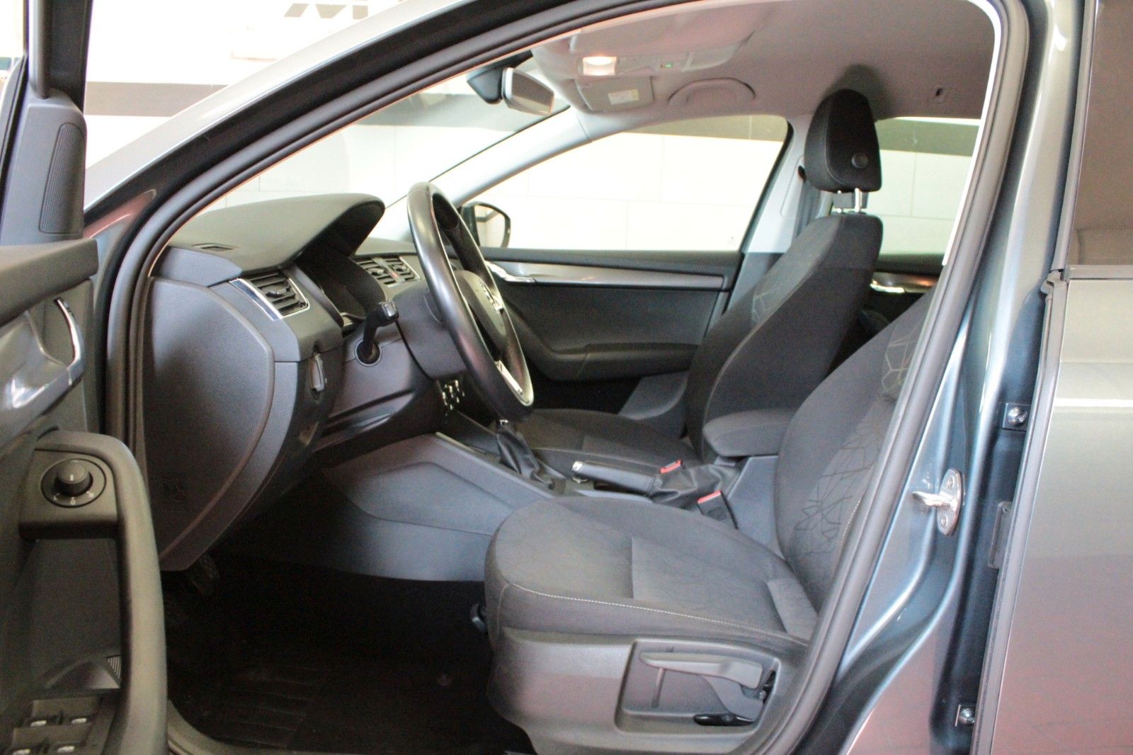 Fahrzeugabbildung SKODA Octavia 1.6 TDI CLEVER Combi  Navigation