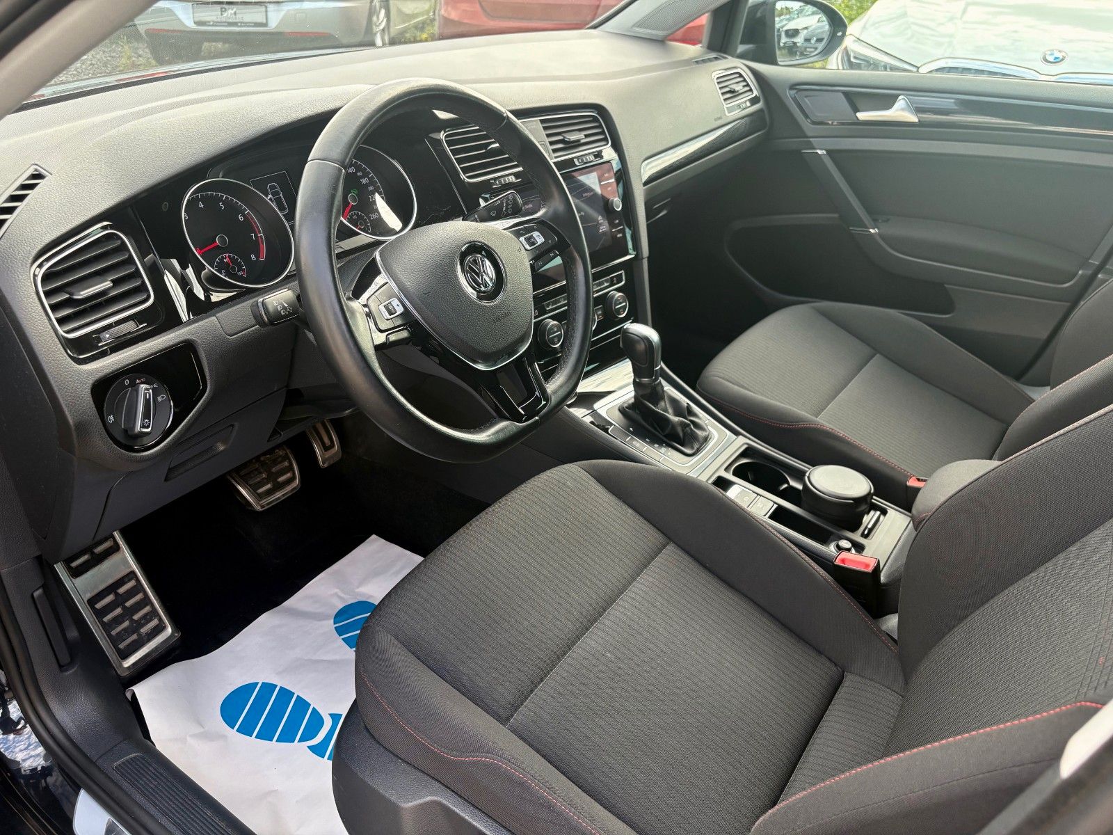 Fahrzeugabbildung Volkswagen Golf VII 1.5 TSI ACT DSG Sound Navi R-LINE ACC