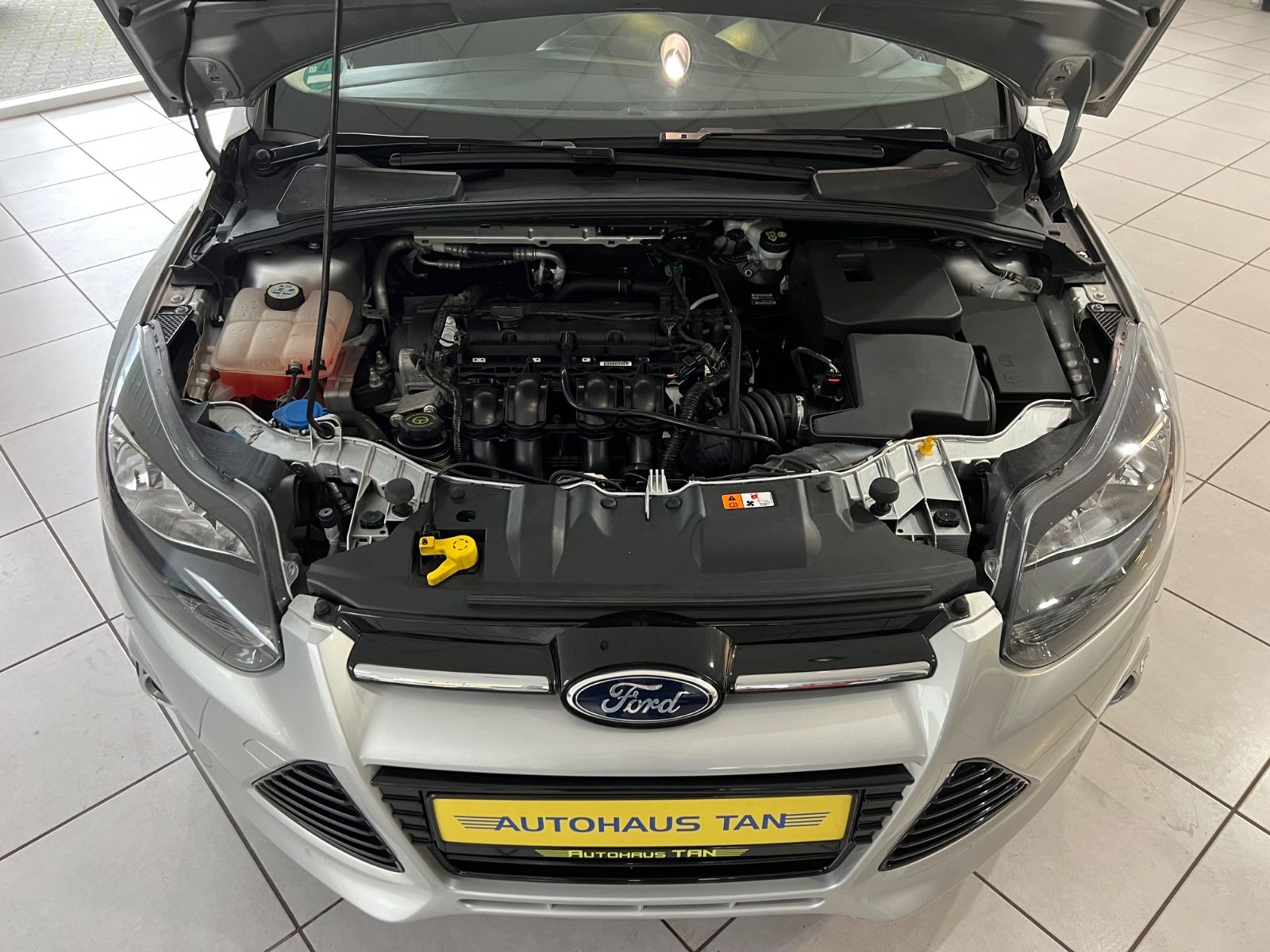 Fahrzeugabbildung Ford Focus Lim. 1.6 Titanium * AUTOMATIK *