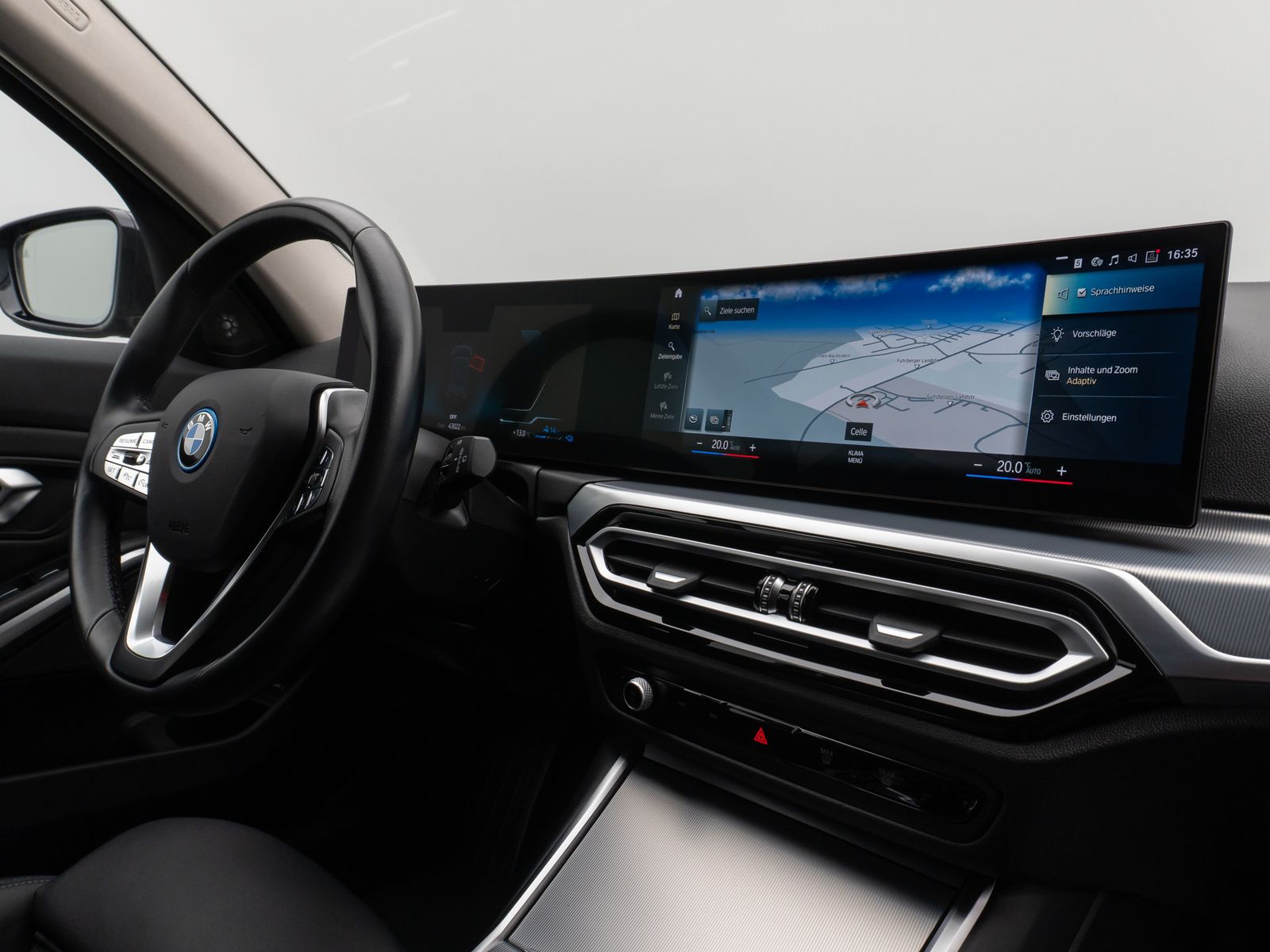 Fahrzeugabbildung BMW 320e Kamera HUD DAB H/K AHK Stop&Go Sport LED