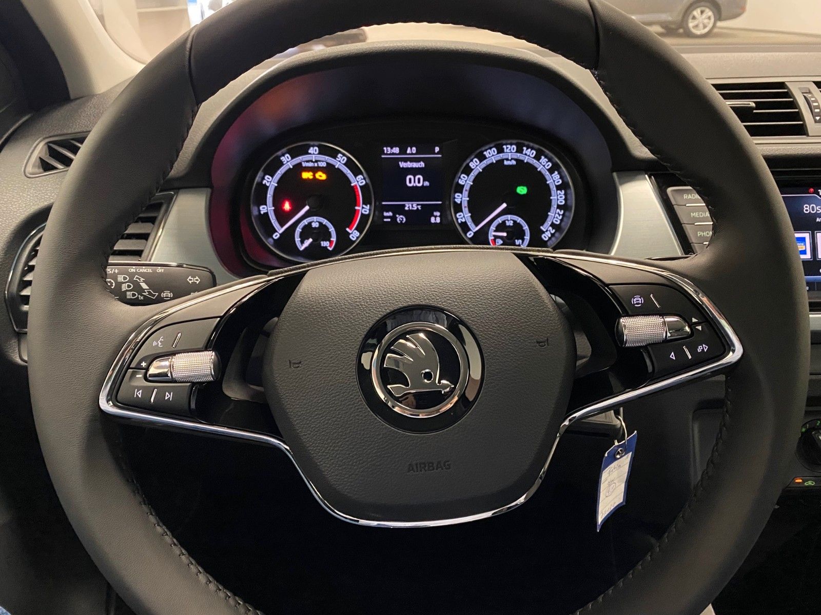 Fahrzeugabbildung SKODA Fabia 1.0l TSI DSG AMBITION COMBI++NAVI+PDC+ALU+