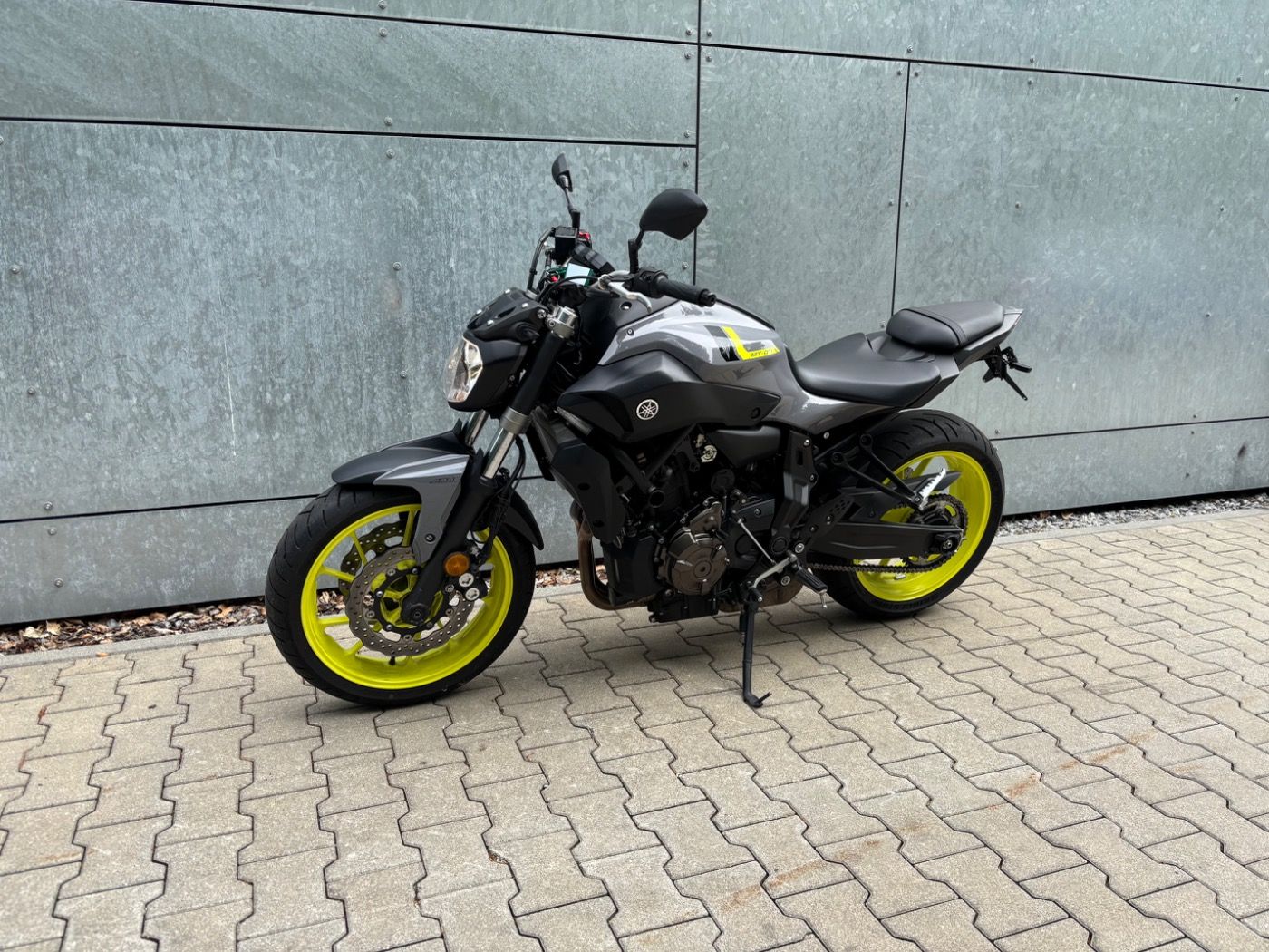 Fahrzeugabbildung Yamaha MT 07 mit Tieferlegung, kurzer Kennzeichenhalter