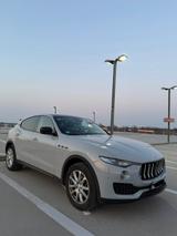Maserati Levante Diesel V6 Shark Grau /Checkheft gepflegt - Maserati Levante von privat